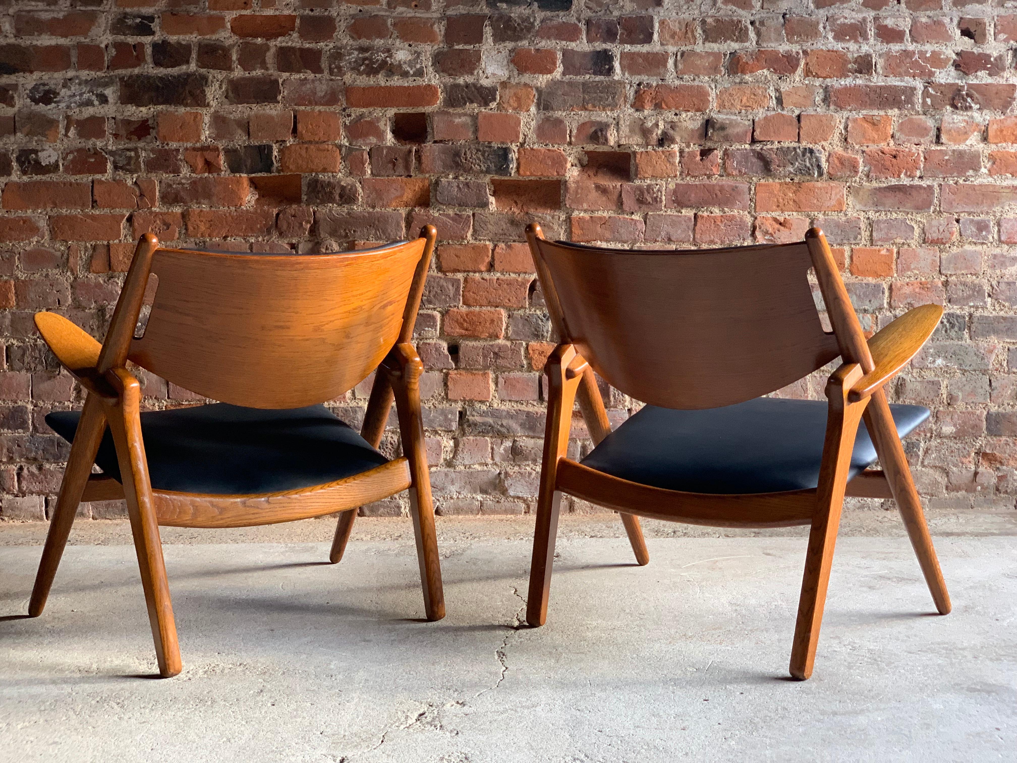 Hans Wegner Sawbuck Chairs Pair Model CH-28 by Carl Hansen, 1950s 2