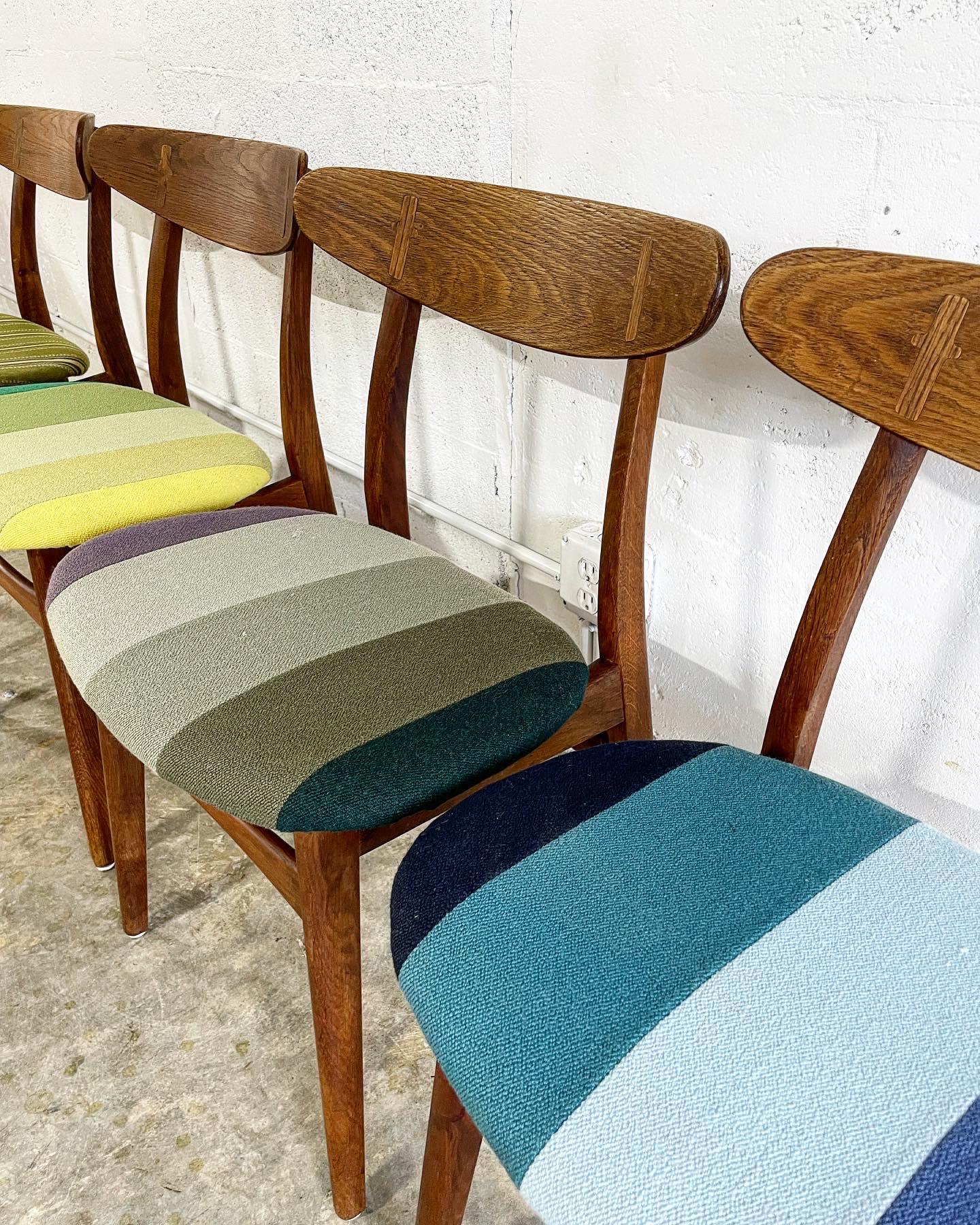 Mid-Century moderno Set di 4 sedie da pranzo CH-30 di Hans Wegner, metà secolo danese in vendita