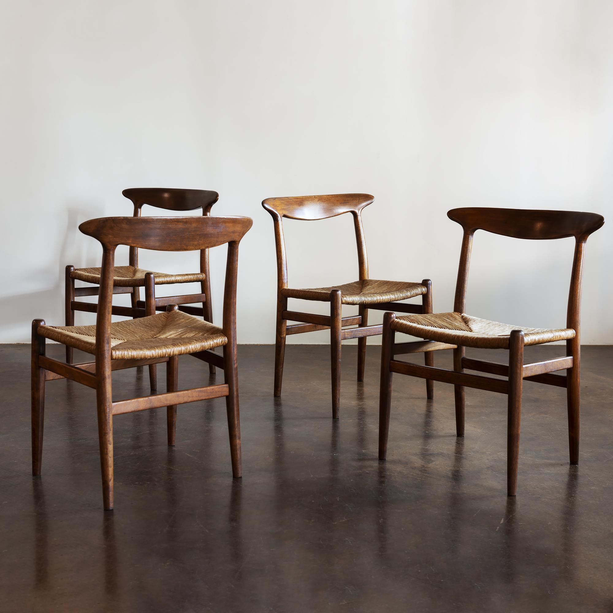 Hans Wegner Set of Four Model W2 Dining Chairs in Oak, Denmark, 1950s 6