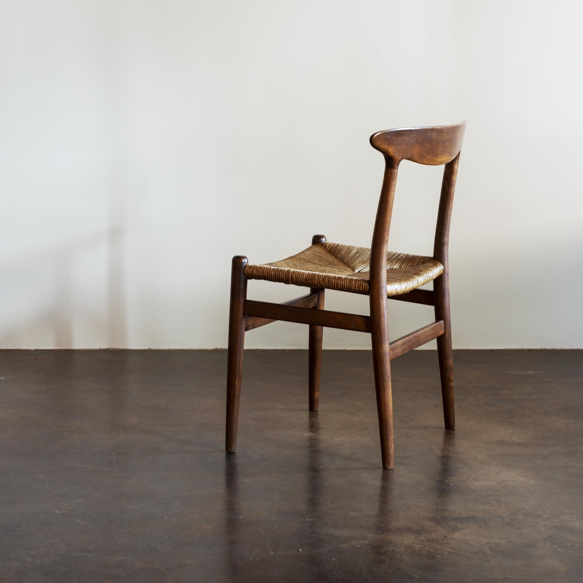 Danish Hans Wegner Set of Four Model W2 Dining Chairs in Oak, Denmark, 1950s