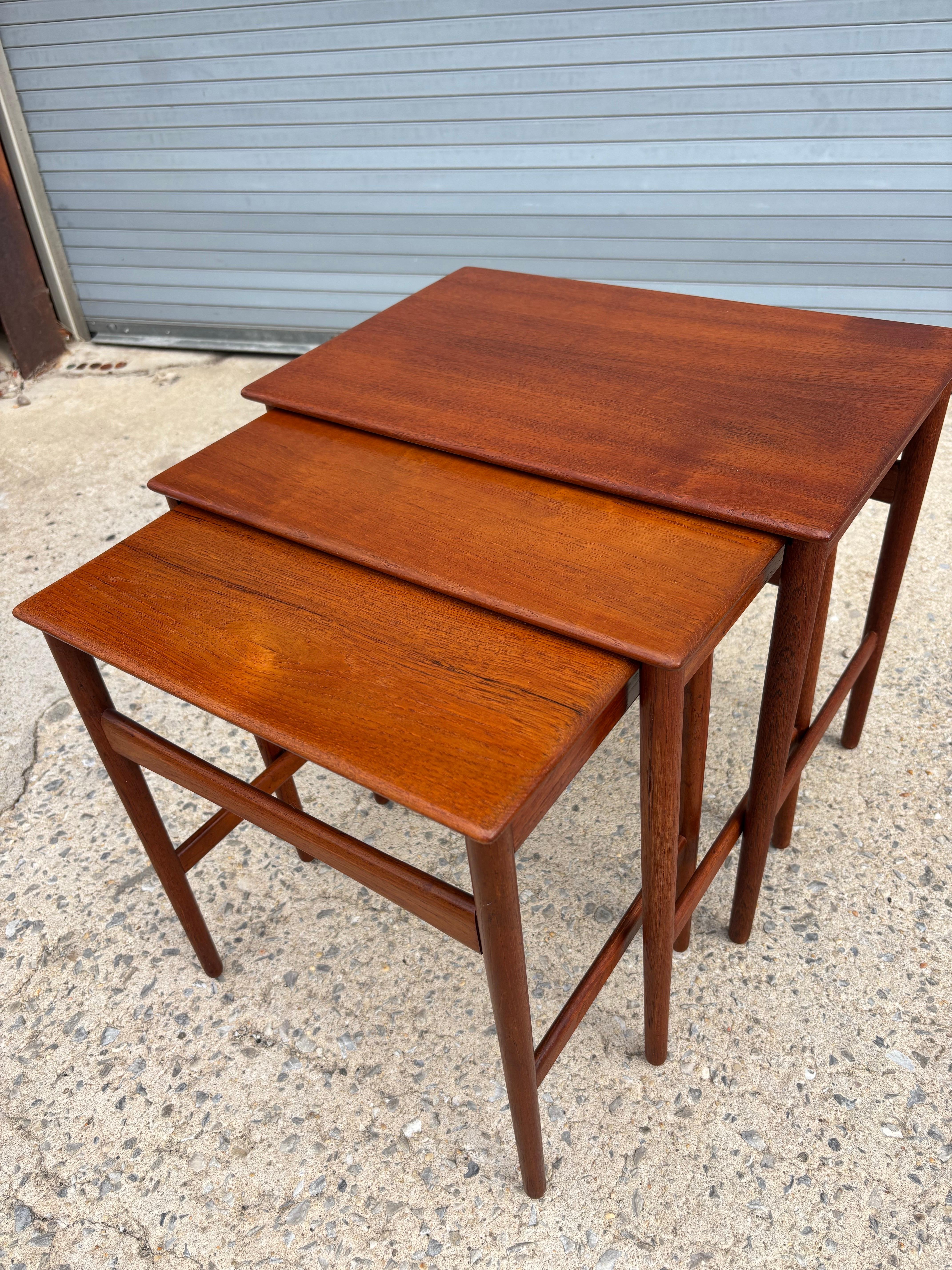 Hand-Crafted Hans Wegner Set of Teak Nesting Tables for Andreas Tuck For Sale