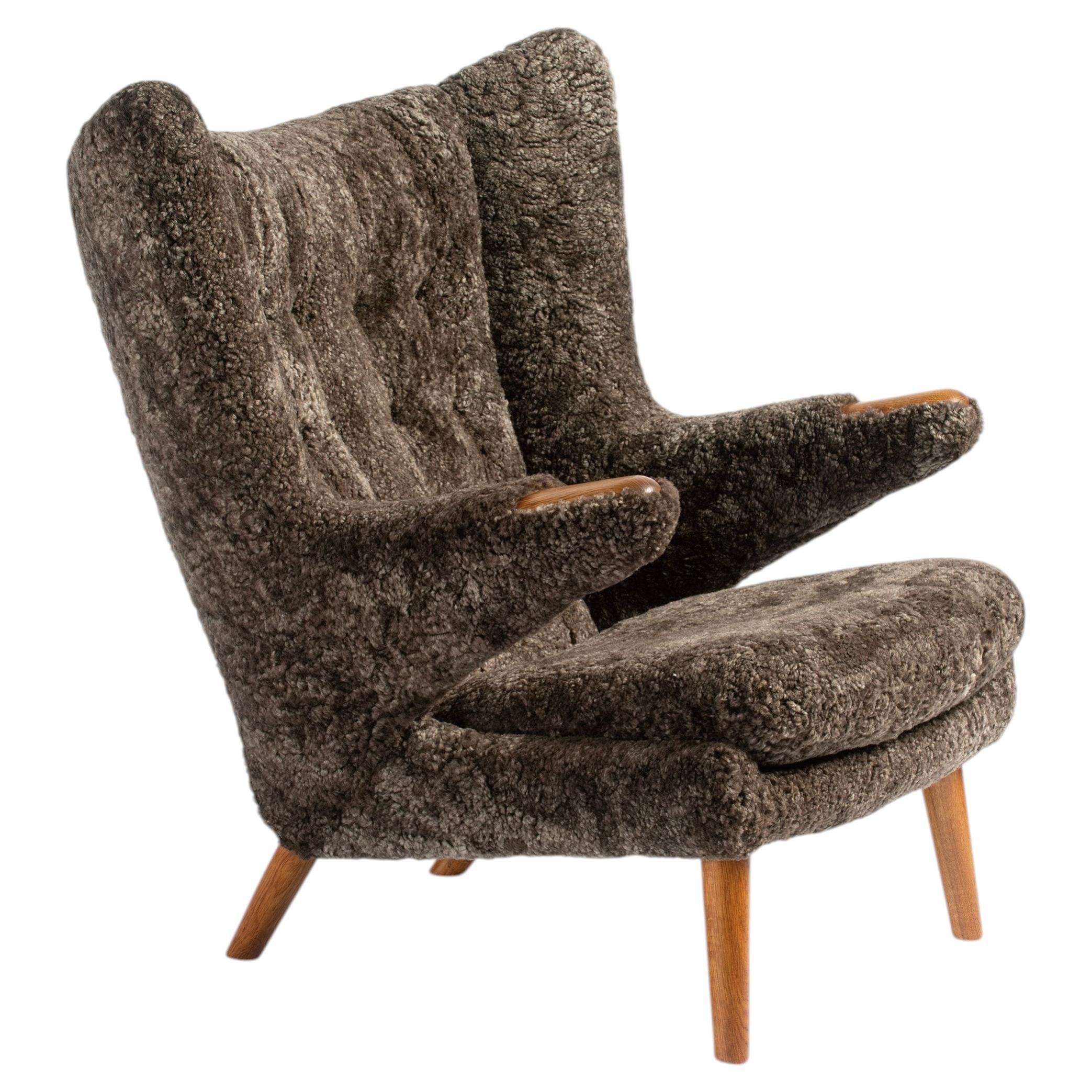 Hans Wegner Schafsfell & Eiche Papa Bär Stuhl 1950s