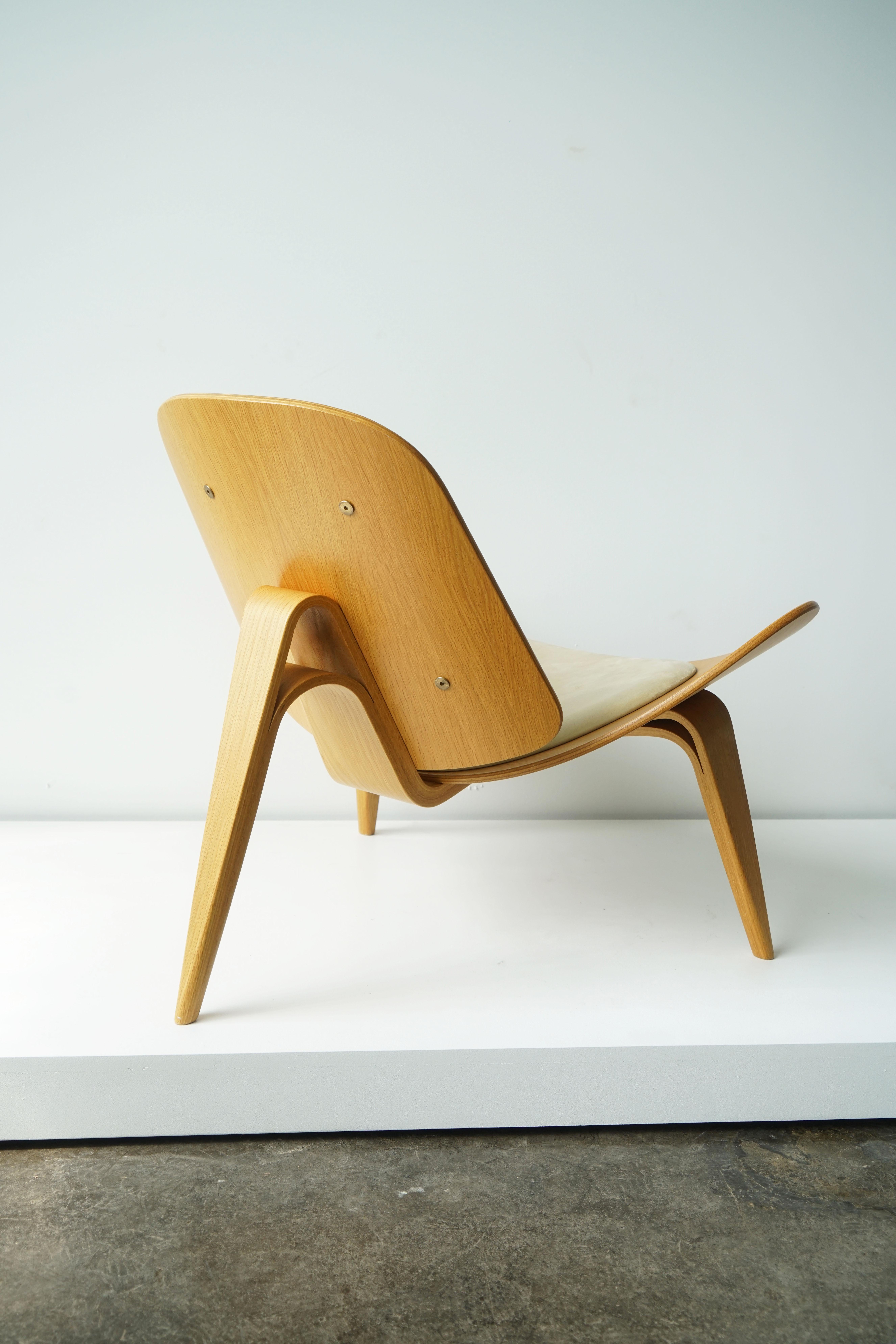 Mid-Century Modern Chaise Shell de Hans Wegner pour Carl Hansen & Son, finition chêne Ch07 en vente