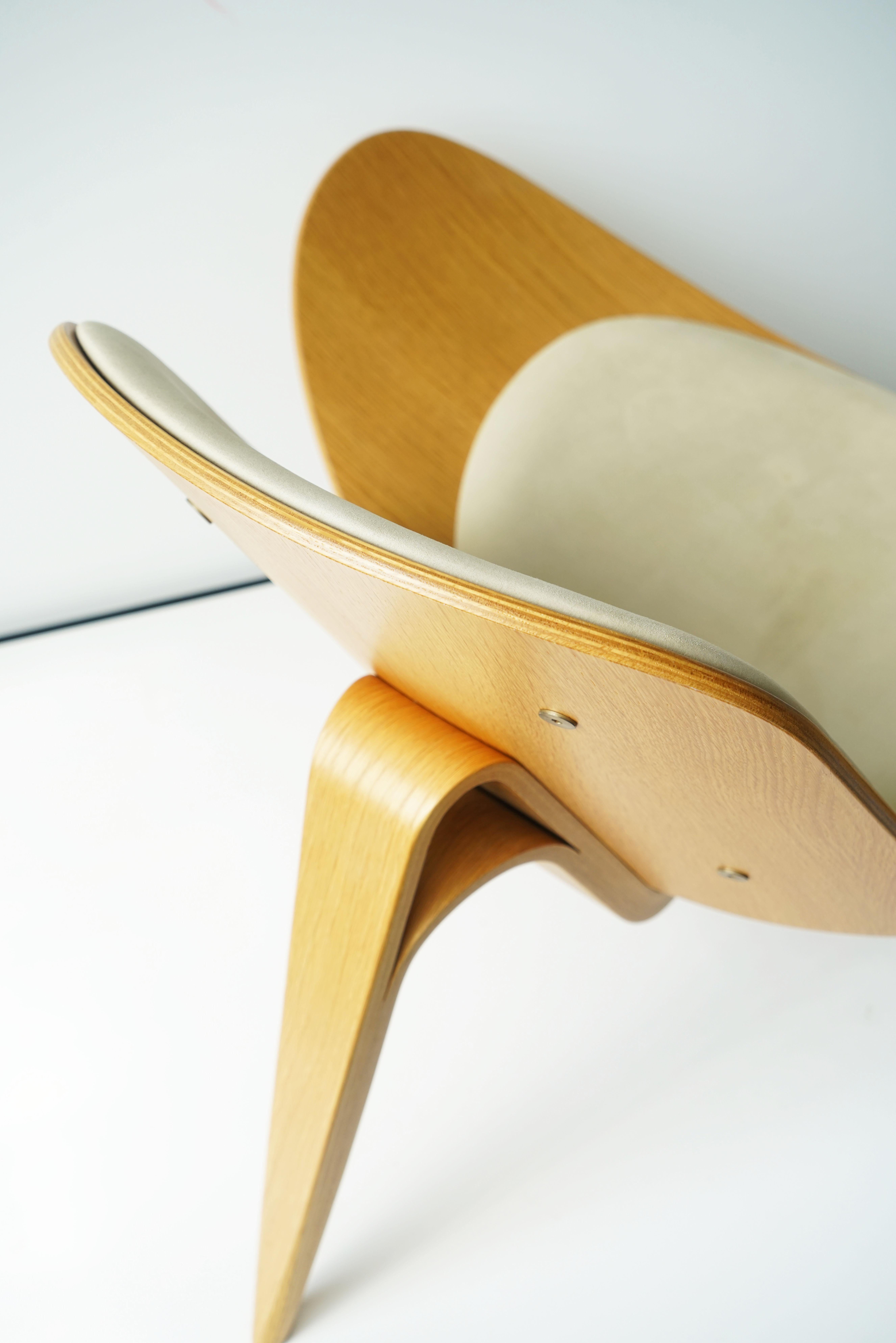 Mid-Century Modern Hans Wegner Shell Chair for Carl Hansen & Son, Ch07 Oak Finish For Sale