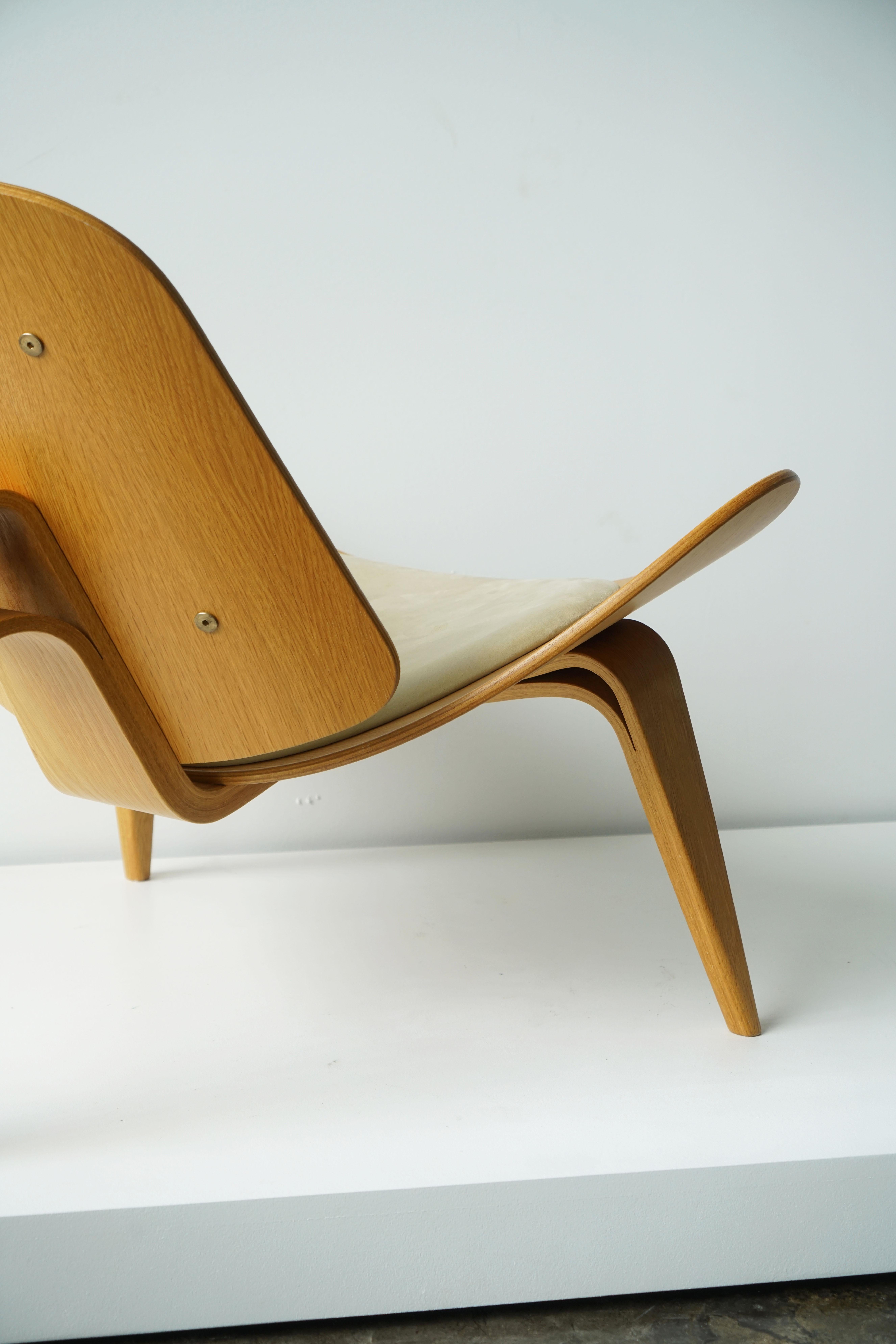 Danish Hans Wegner Shell Chair for Carl Hansen & Son, Ch07 Oak Finish For Sale
