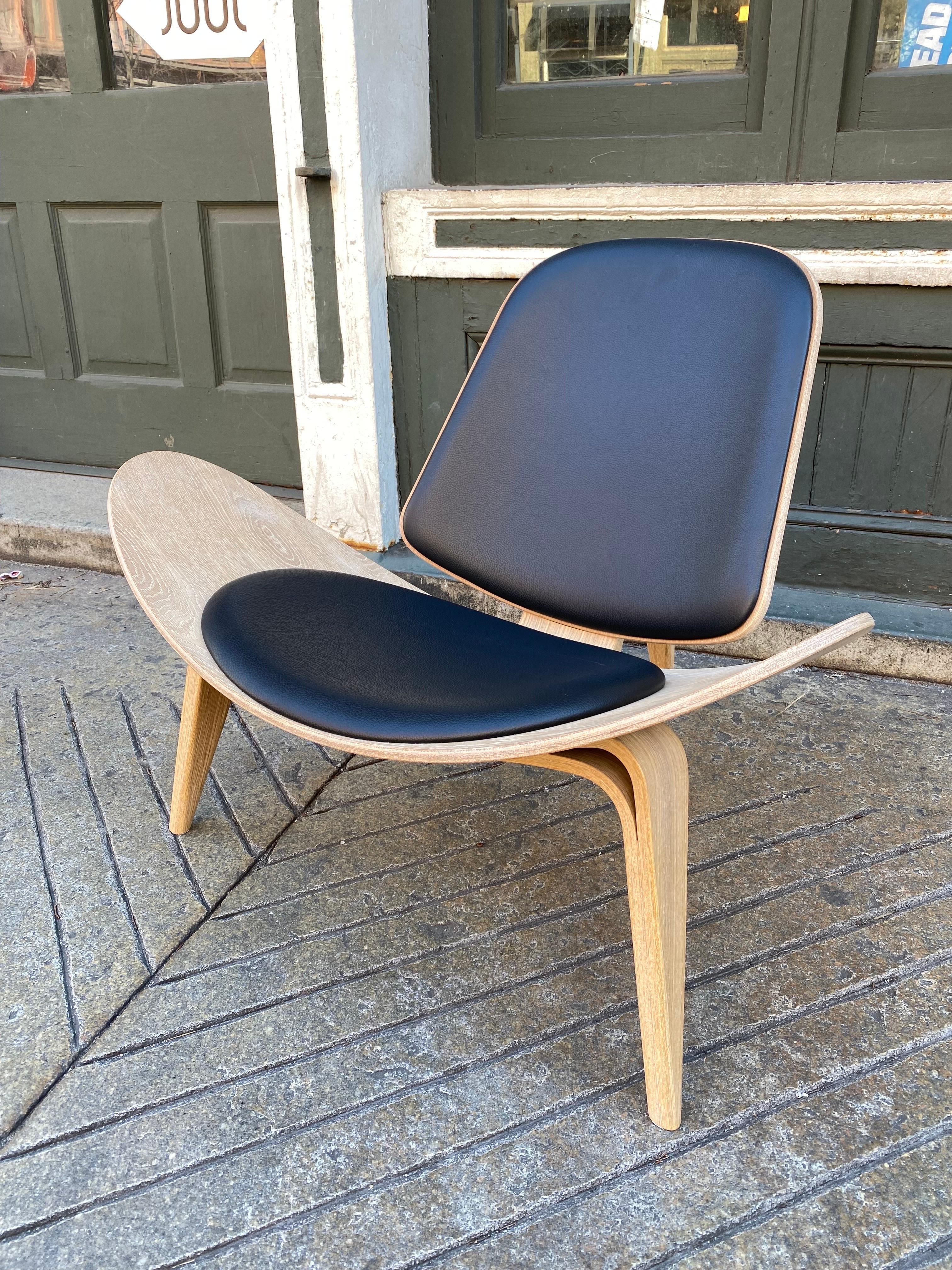 Hans Wegner shell chair, model CH 07. Originally designed in 1963 this chair finally went into large scale production in the late 1990s. Produced by Carl Hansen this is one comfortable chair! This chair is only one year old! Like new condition!