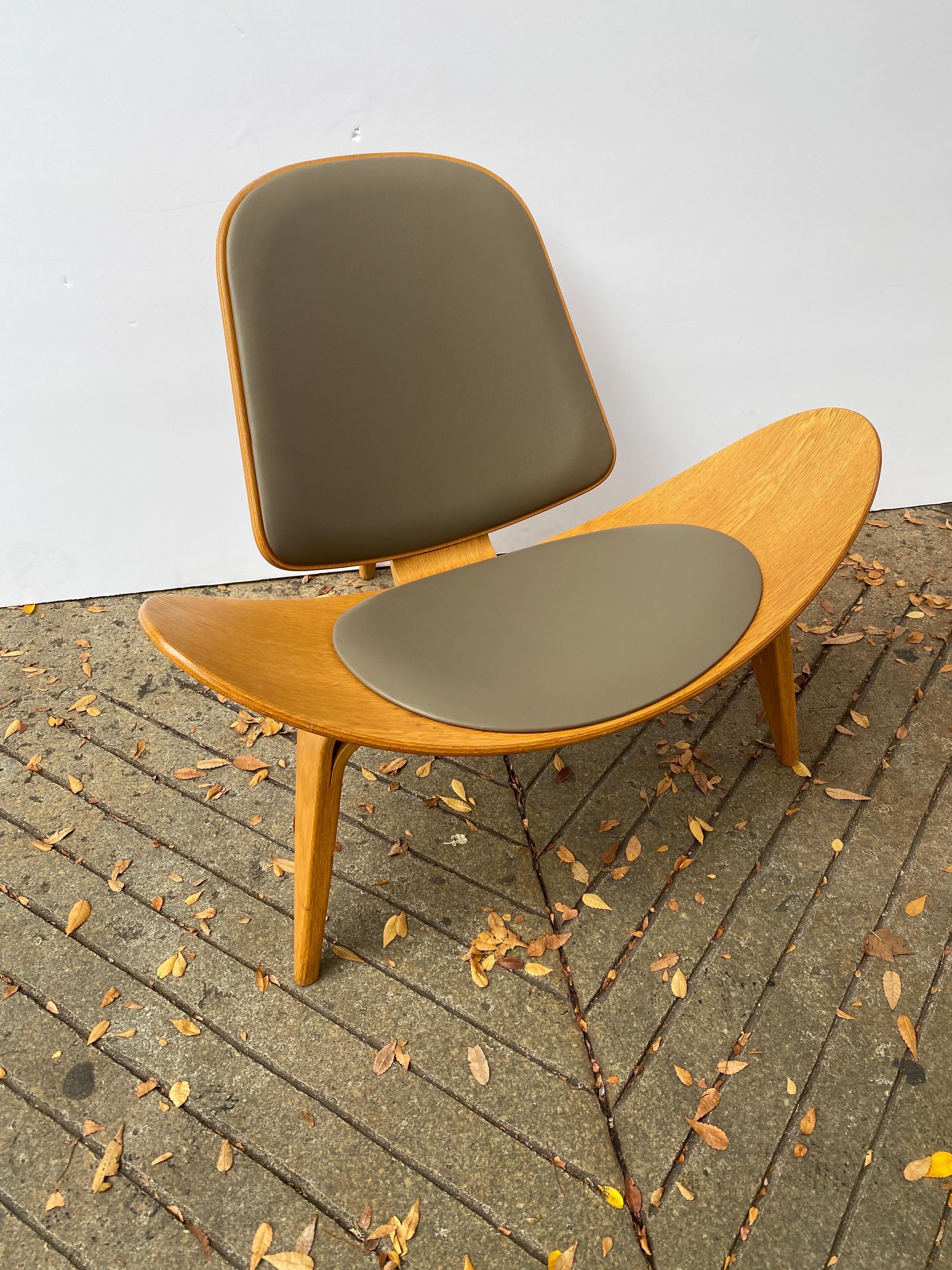 Hans Wegner shell chair, Model CH07 for Carl Hansen. Design dates to early 1960's. Carl Hansen started to produce chair in the 1990's Chair in nice shape with new leather upholstery. Oak is very clean! Very comfortable and Stable Chair!