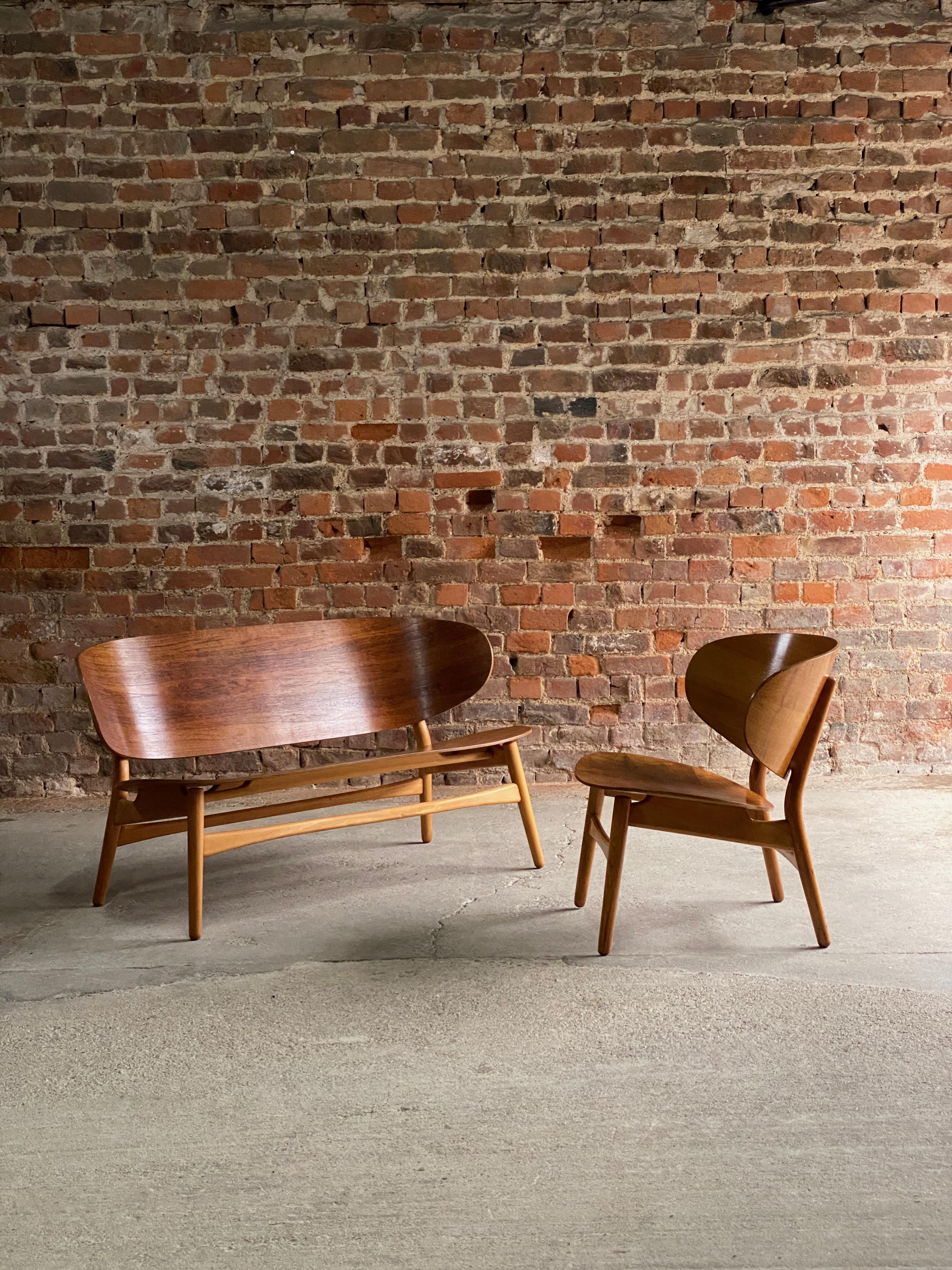 Mid-20th Century Hans  Wegner Shell Settee Model 1935 & Shell Chair Model 1936 Fritz Hansen 1950 For Sale