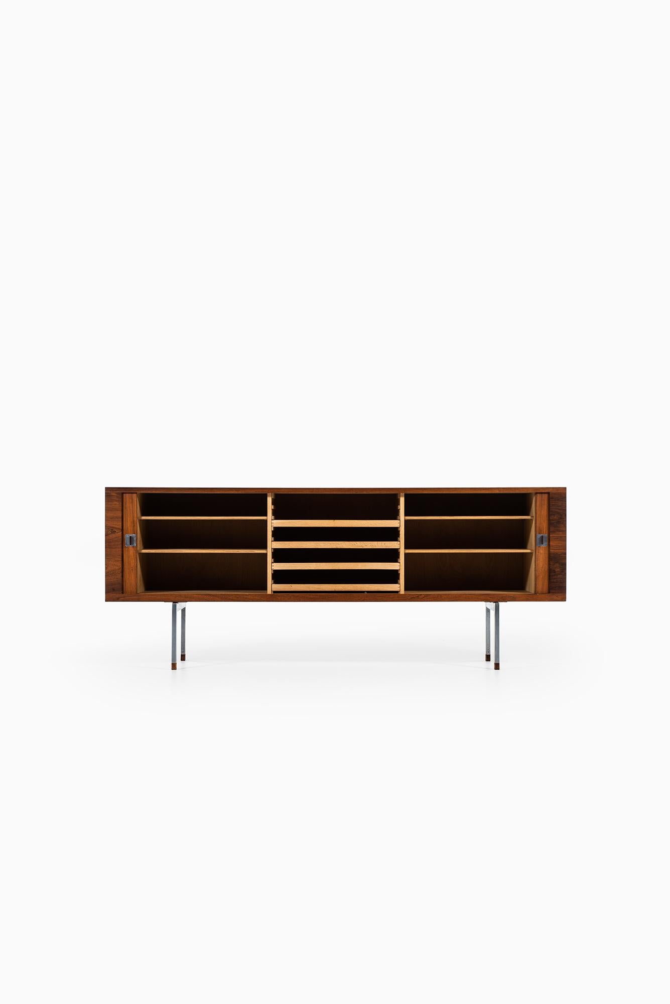 Rara credenza modello RY-25 / President disegnata da Hans Wegner. Prodotto da Ry Møbler in Danimarca.