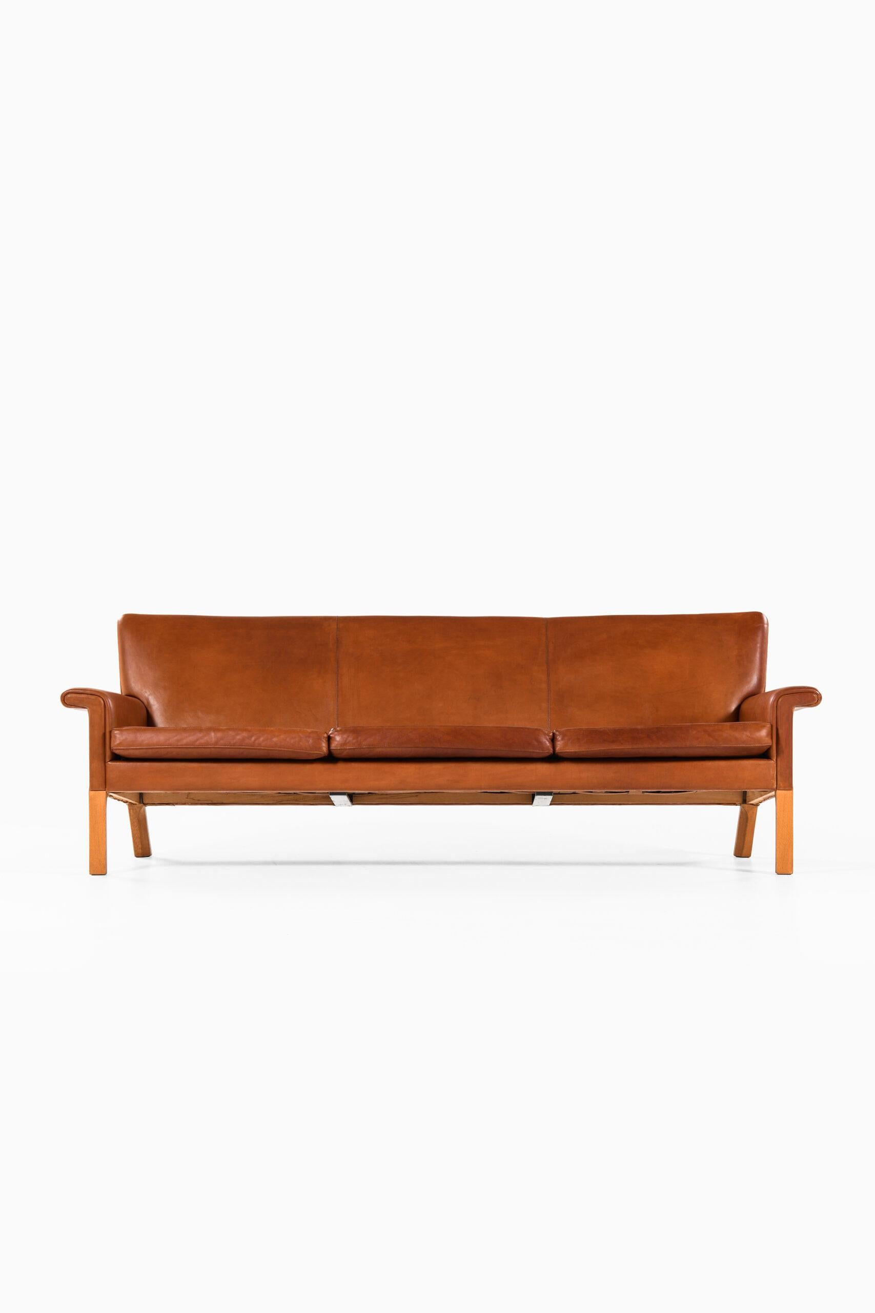 Very rare sofa model AP-64 designed by Hans Wegner. Produced by AP-Stolen in Denmark.