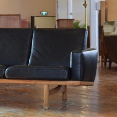 Hans Wegner Sofa Model GE-236/3 in schwarzem Leder Hergestellt von GETAMA in Dänemark