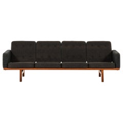 Hans Wegner Sofa Model Ge 236/4 Produced by GETAMA in Denmark