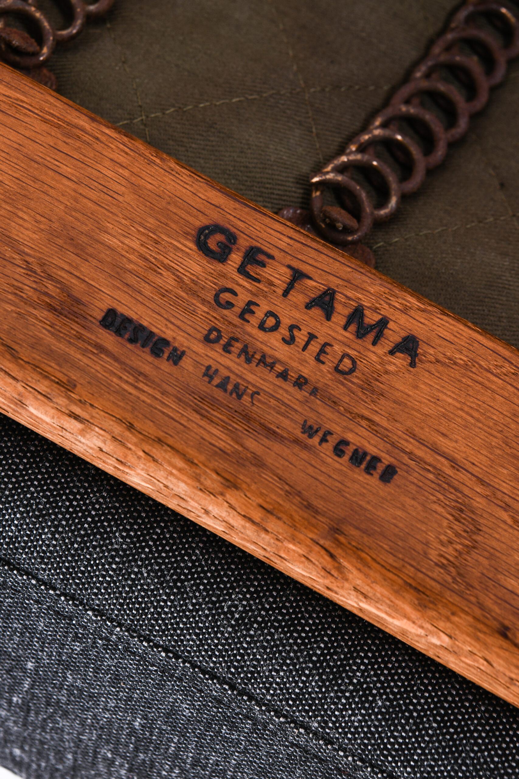 Hans Wegner Sofa Model Ge-240 / Cigar Produced by GETAMA in Denmark 5