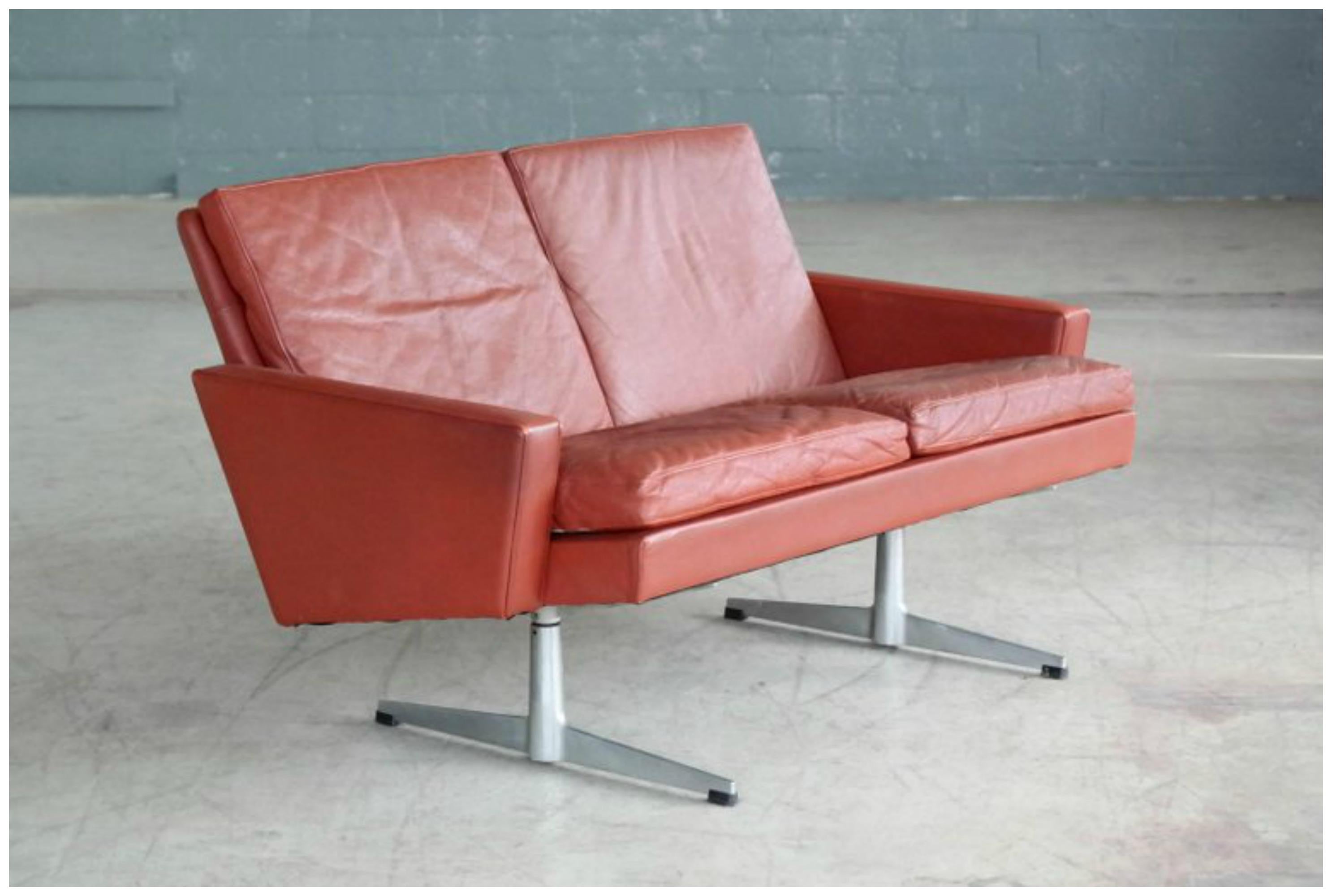 Fantastic Danish 1960s airport sofa in reddish brown leather on aluminium and steel legs. 