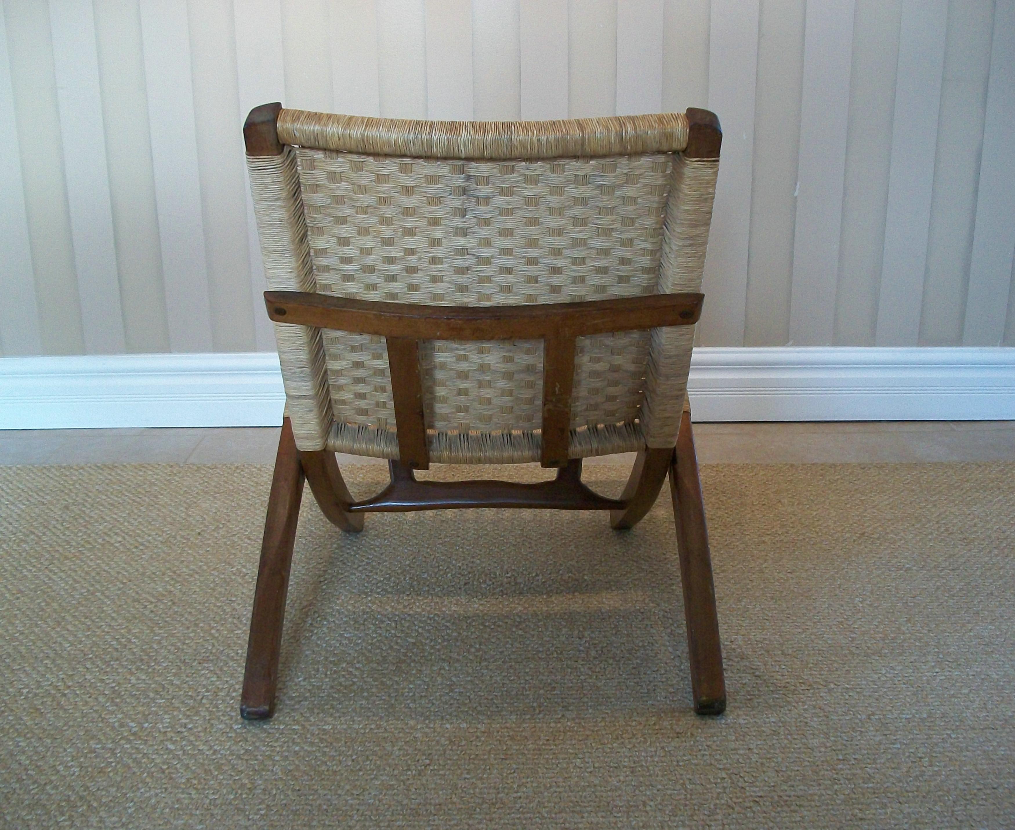 Suite di mobili in rafia pieghevoli in stile Hans Wegner - Messico - Circa 1960 in vendita 2