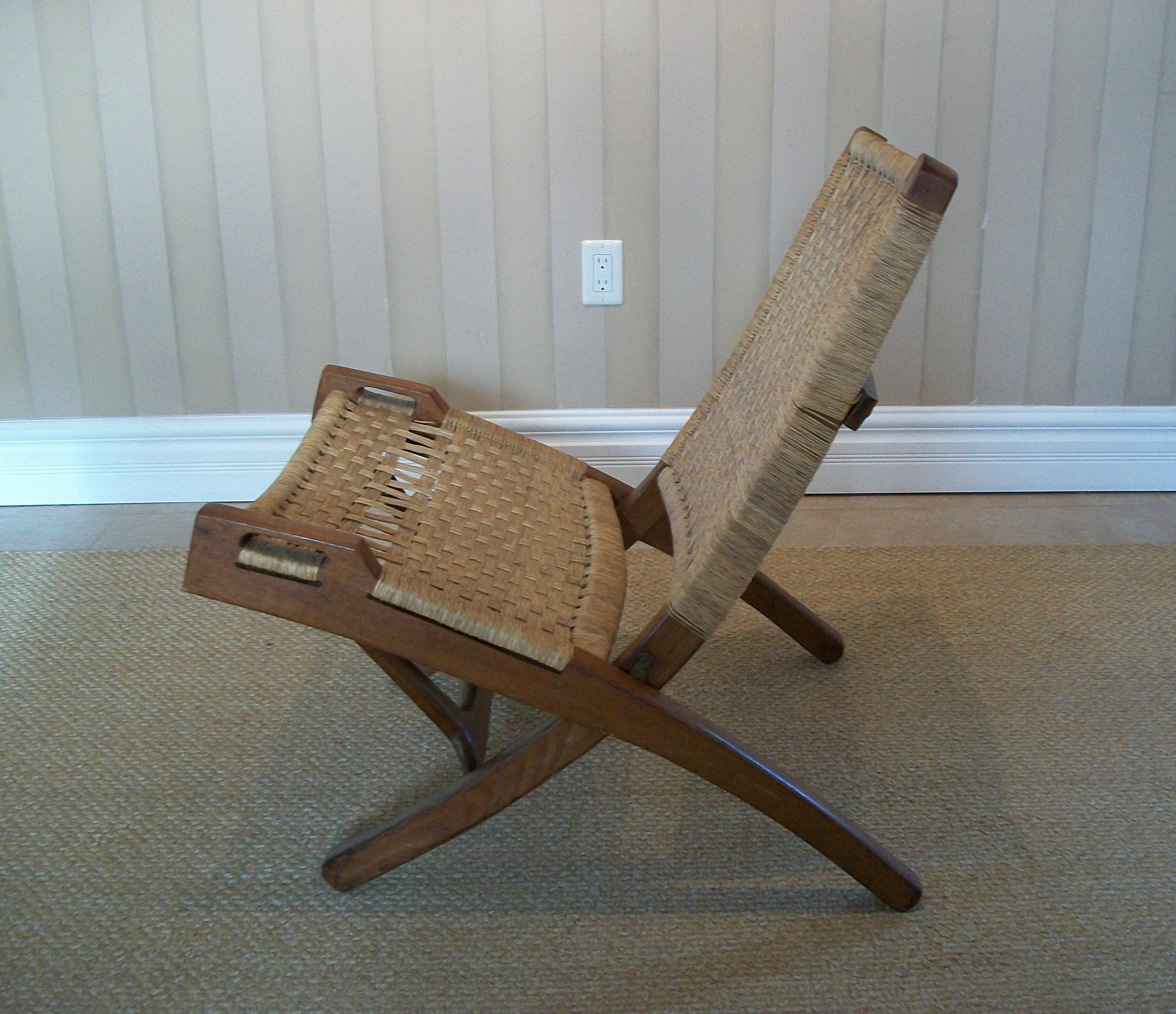 Suite di mobili in rafia pieghevoli in stile Hans Wegner - Messico - Circa 1960 in vendita 3