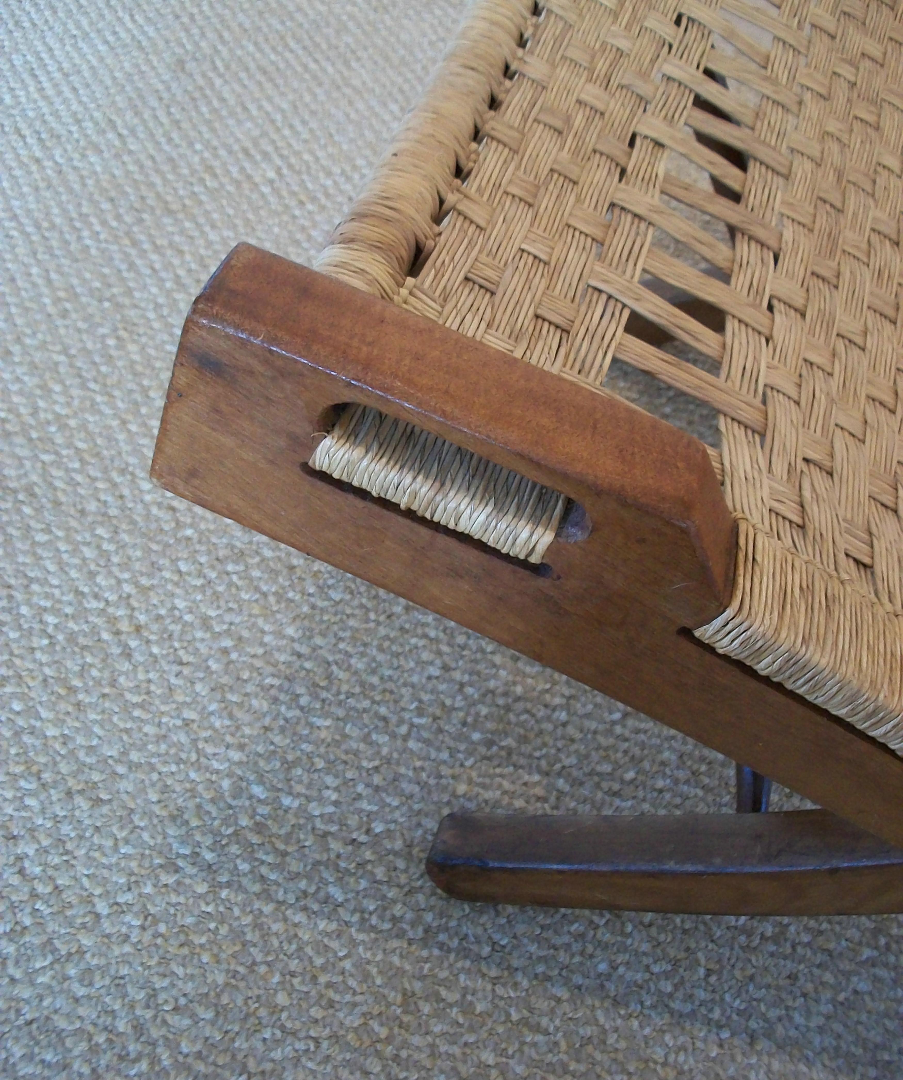 Suite di mobili in rafia pieghevoli in stile Hans Wegner - Messico - Circa 1960 in vendita 4