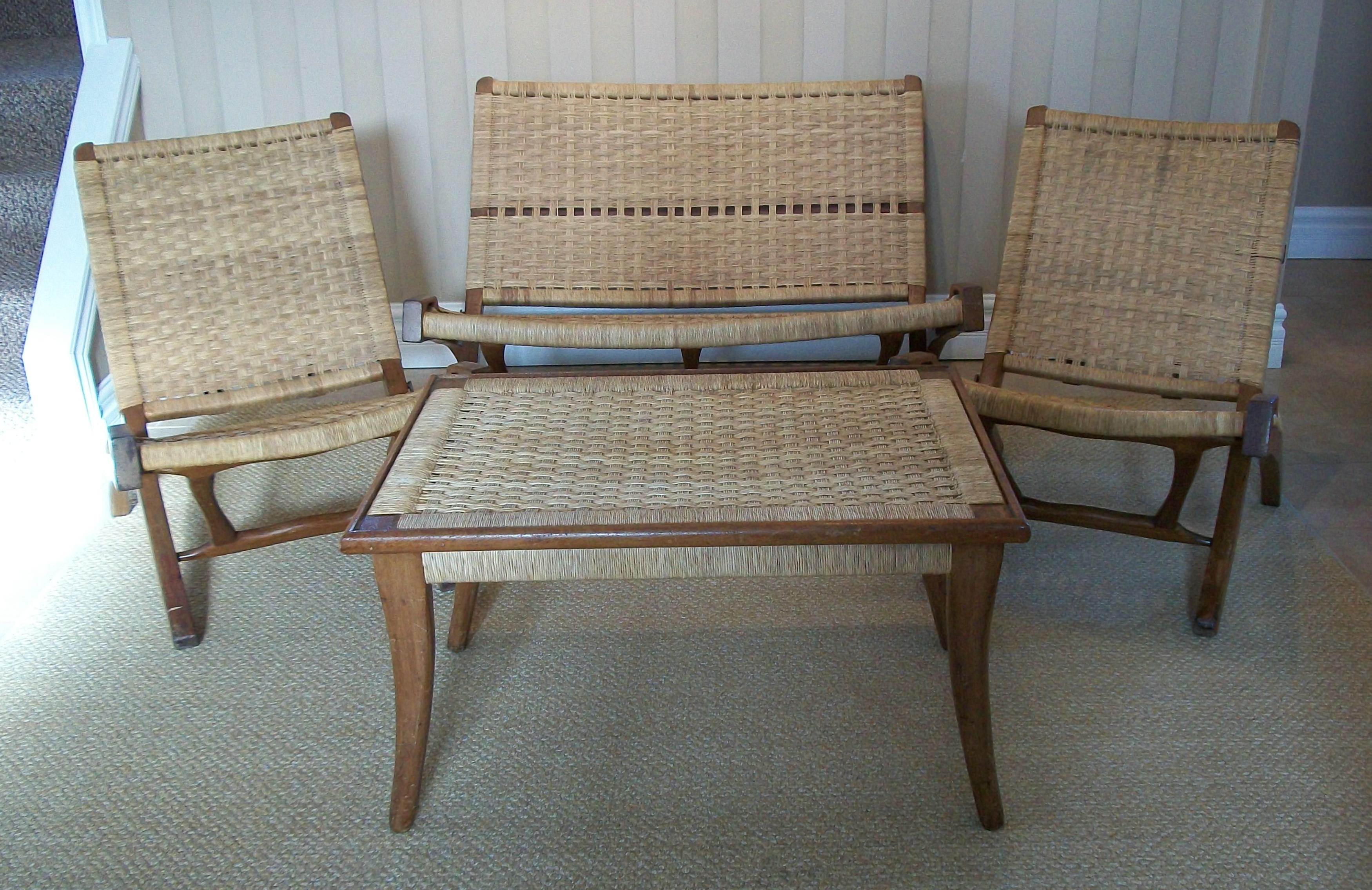 Messicano Suite di mobili in rafia pieghevoli in stile Hans Wegner - Messico - Circa 1960 in vendita