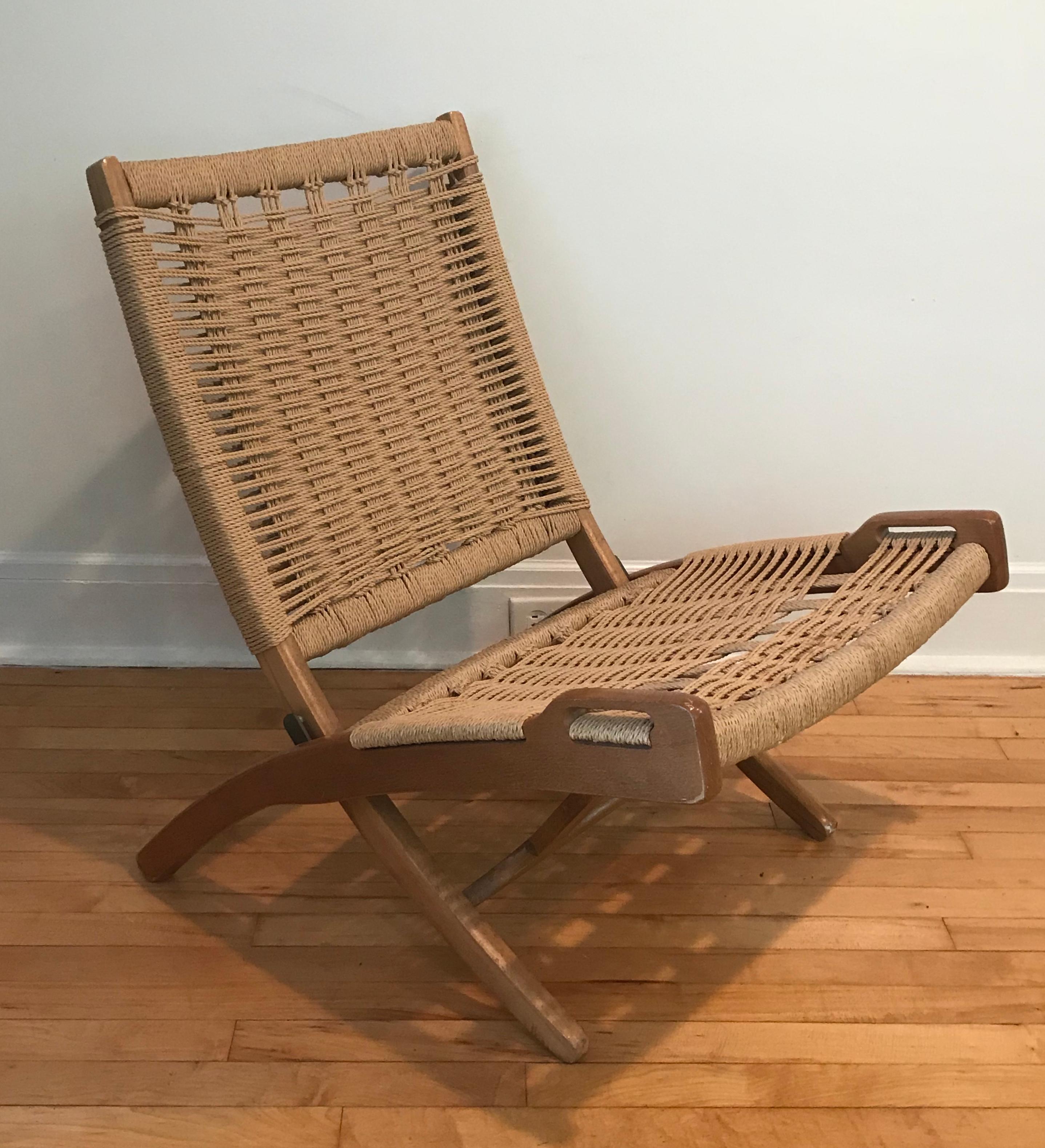 Folding lounge chair and ottoman made in Yugoslavia. Made of solid oak with woven seat. Very slight stain on edge of lounge seat, please see photo.