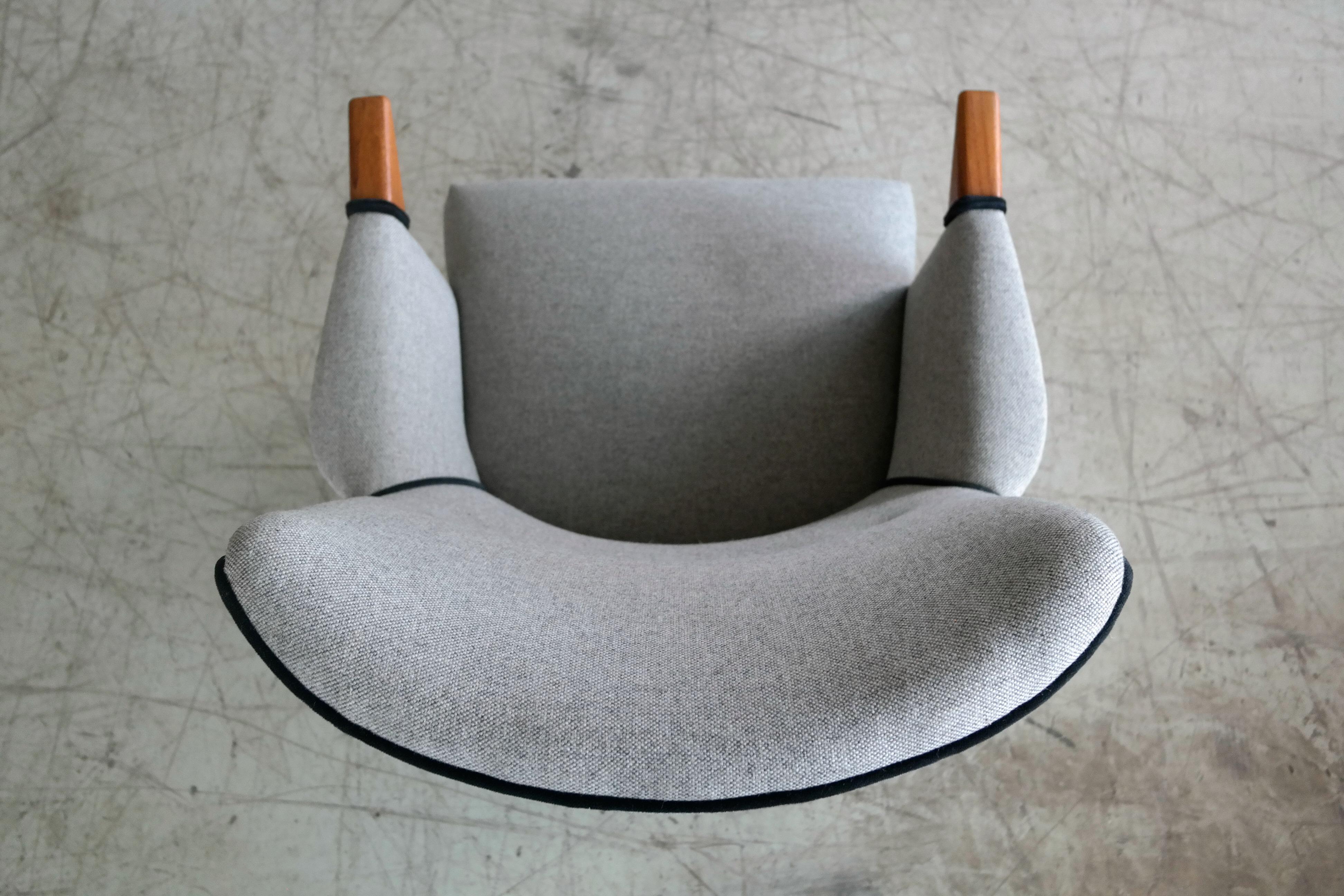 Hans Wegner Style Mama Bear Lounge Chair by Sven Skipper 2