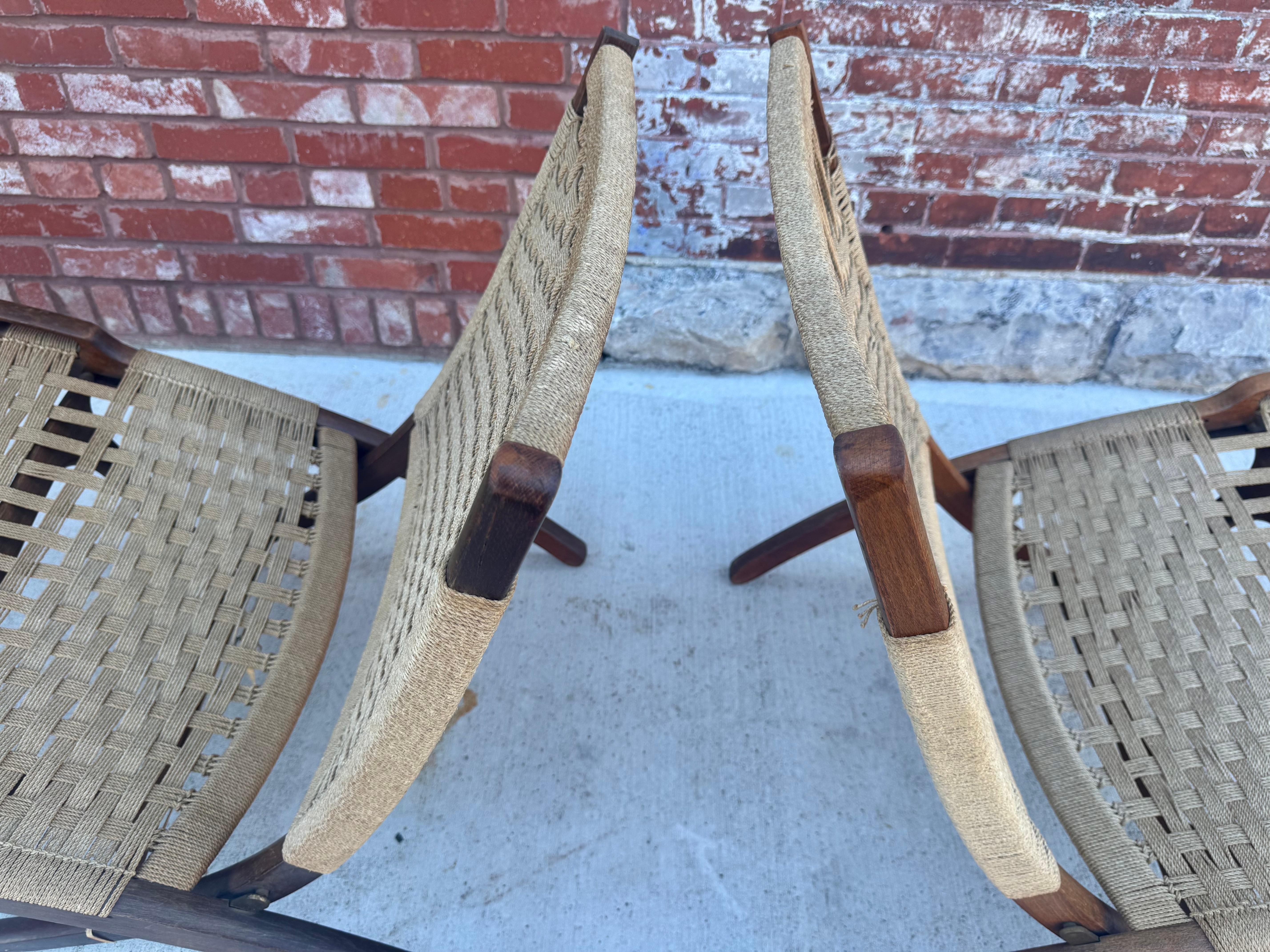 Hans Wegner Stil Mid Century Folding Lounge Stühle, Teak /Rope Accent Stühle im Angebot 4