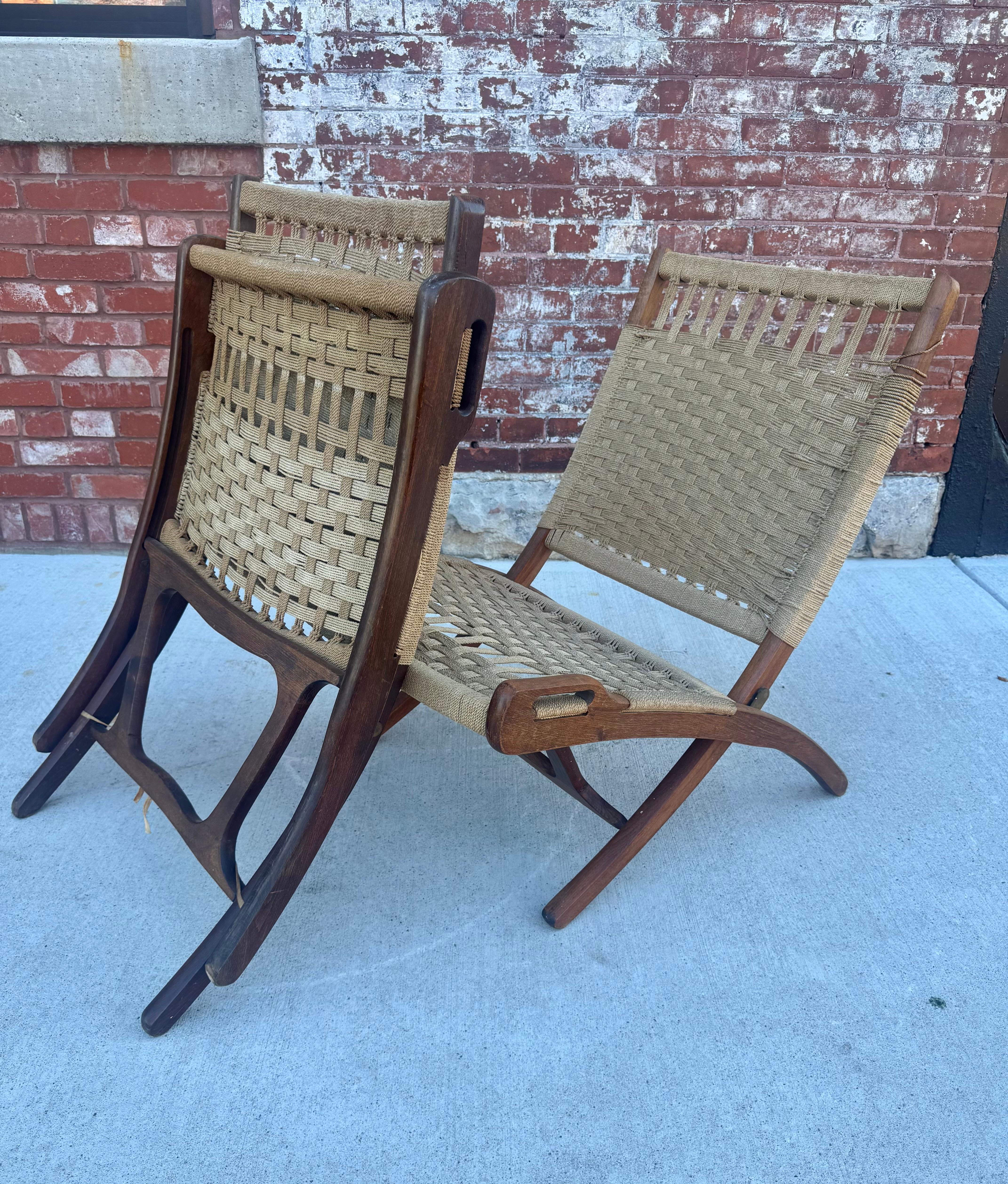 Hans Wegner Stil Mid Century Folding Lounge Stühle, Teak /Rope Accent Stühle im Angebot 1