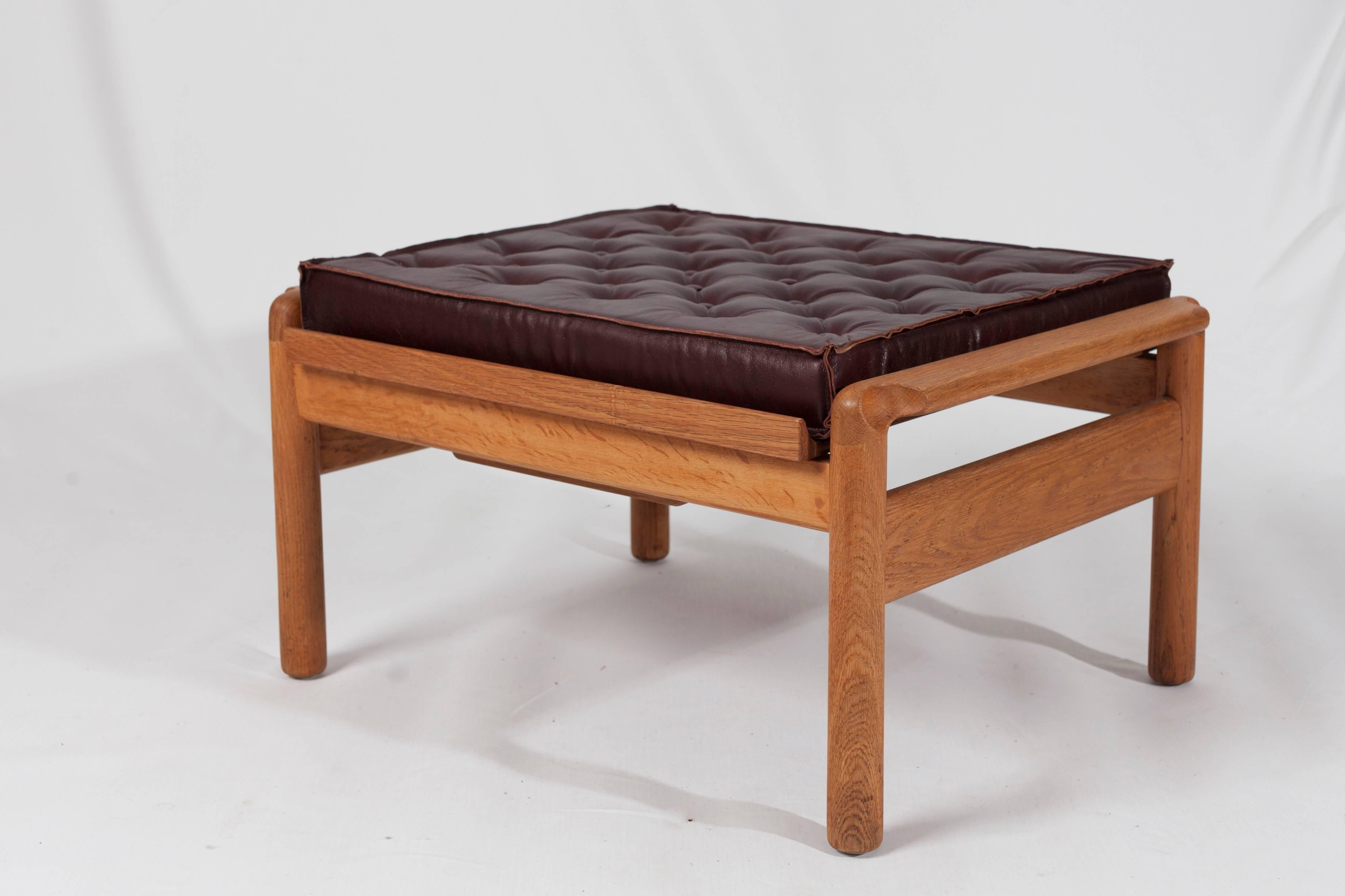 Mid-Century Modern Pair of Midcentury Hans Wegner Style WoodenOttomans with Padded Leather Cushions