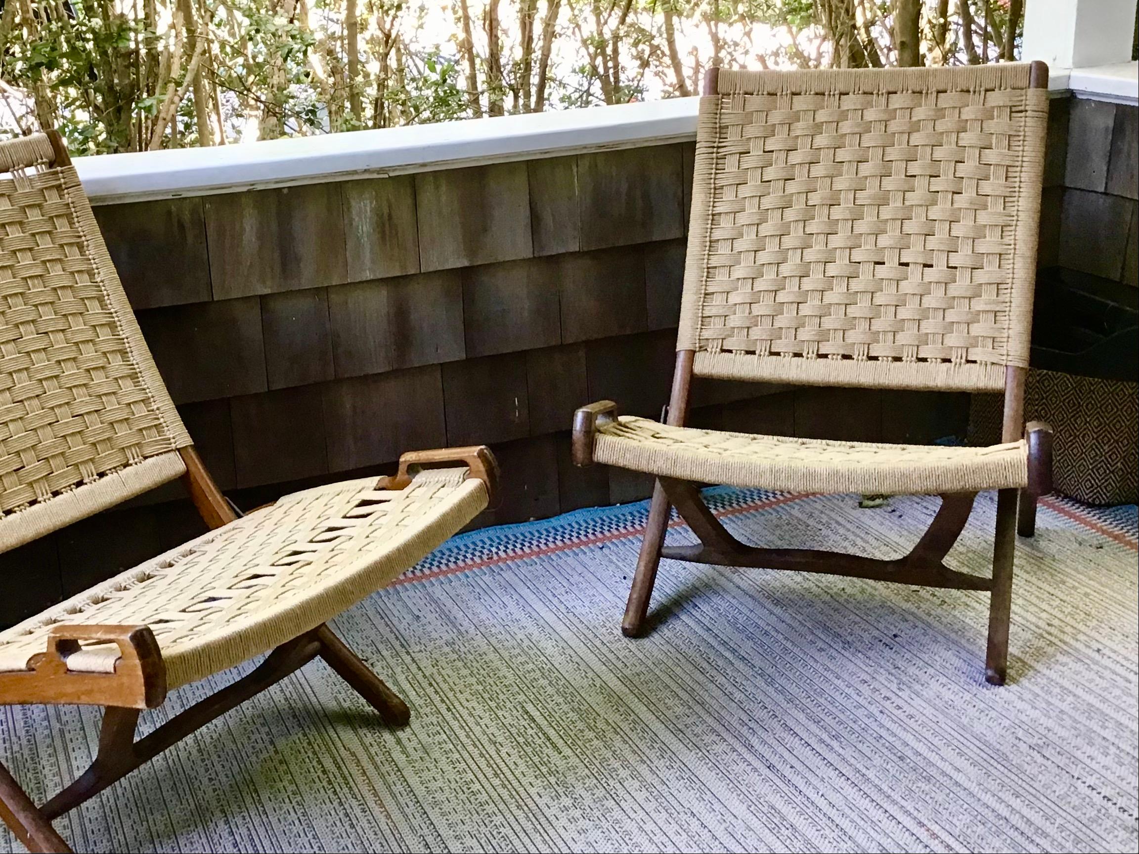 Hans Wegner Style Pair Rope Chairs Folding Chairs Reproduction In Good Condition In East Hampton, NY