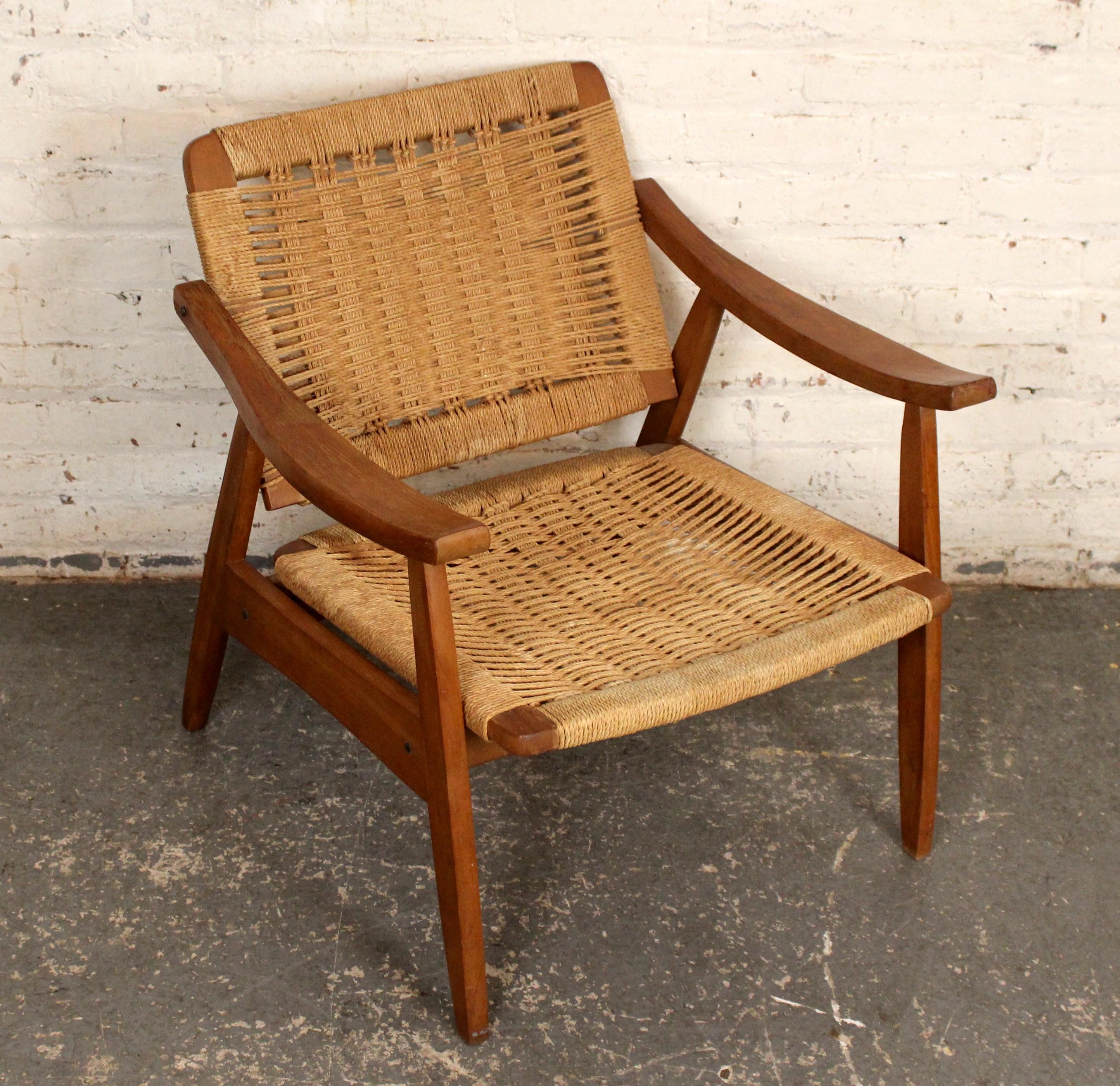 Hans Wegner Style Reclining Rope Armchair In Good Condition For Sale In Brooklyn, NY