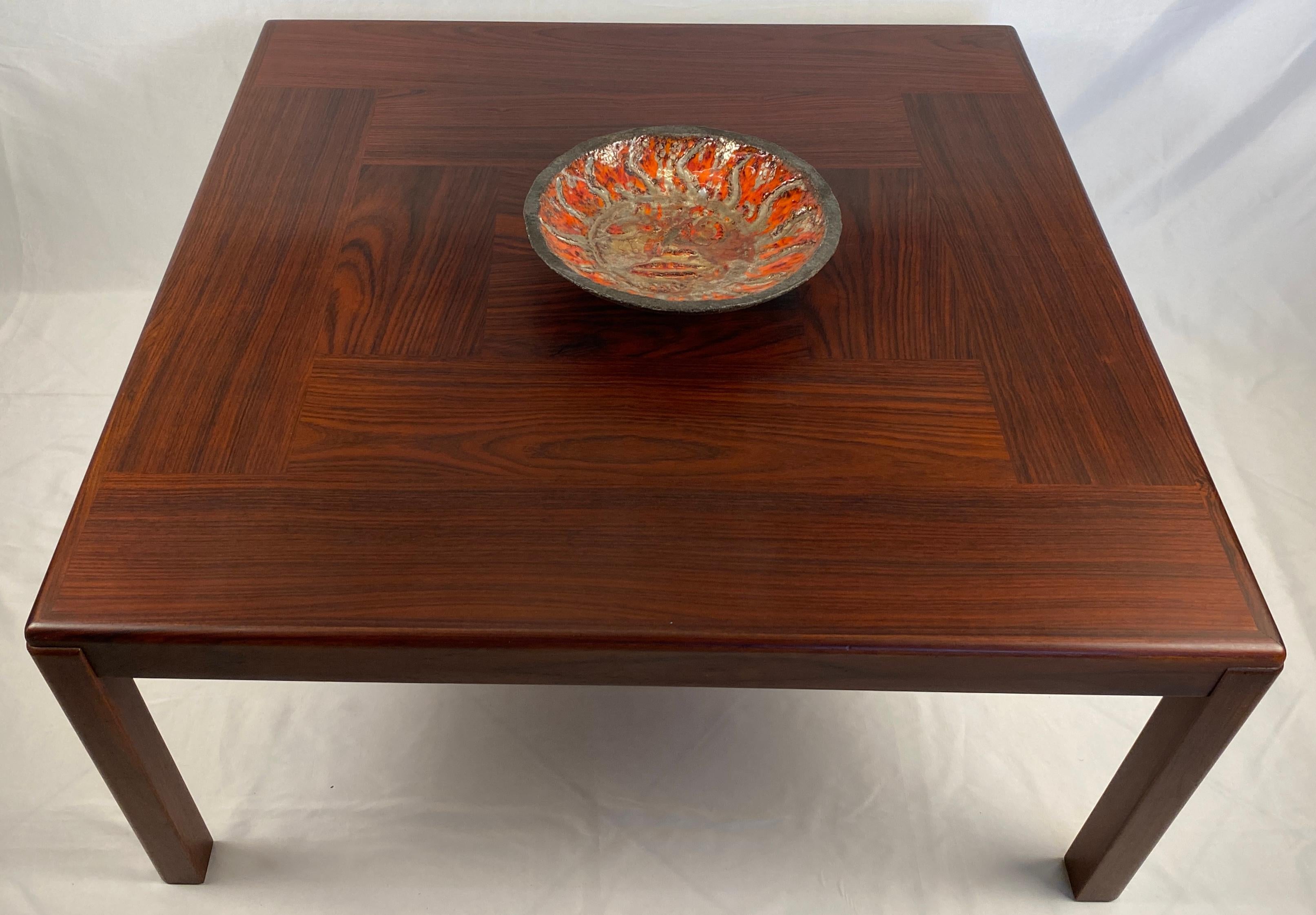 Mesa baja de madera estilo Hans Wegner, Mesa baja de madera danesa Moderno de mediados de siglo en venta