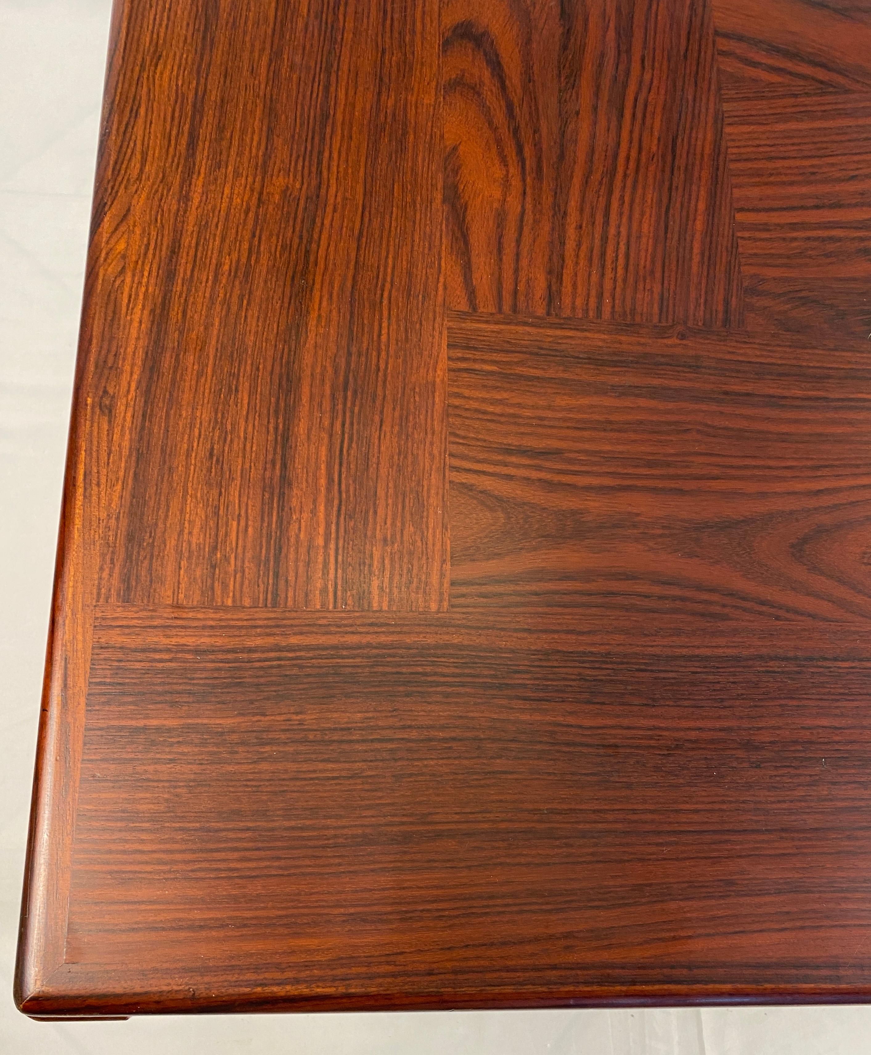 Mesa baja de madera estilo Hans Wegner, Mesa baja de madera danesa Barnizado en venta