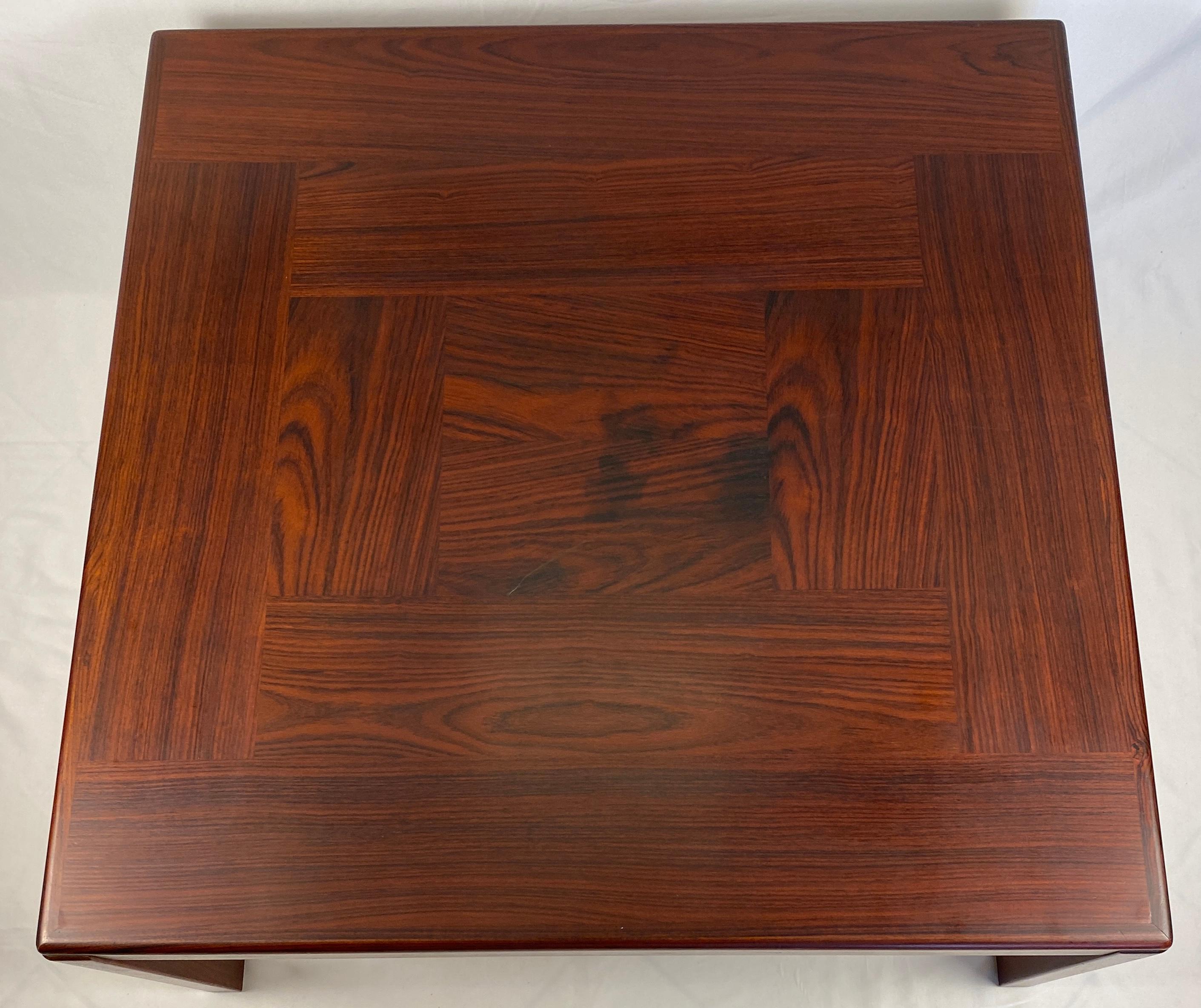 Mesa baja de madera estilo Hans Wegner, Mesa baja de madera danesa en Bueno estado para la venta en Miami, FL