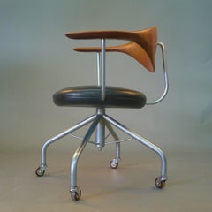 Hans Wegner, Swivel Chair, model JH502, 1st edition with original wheels