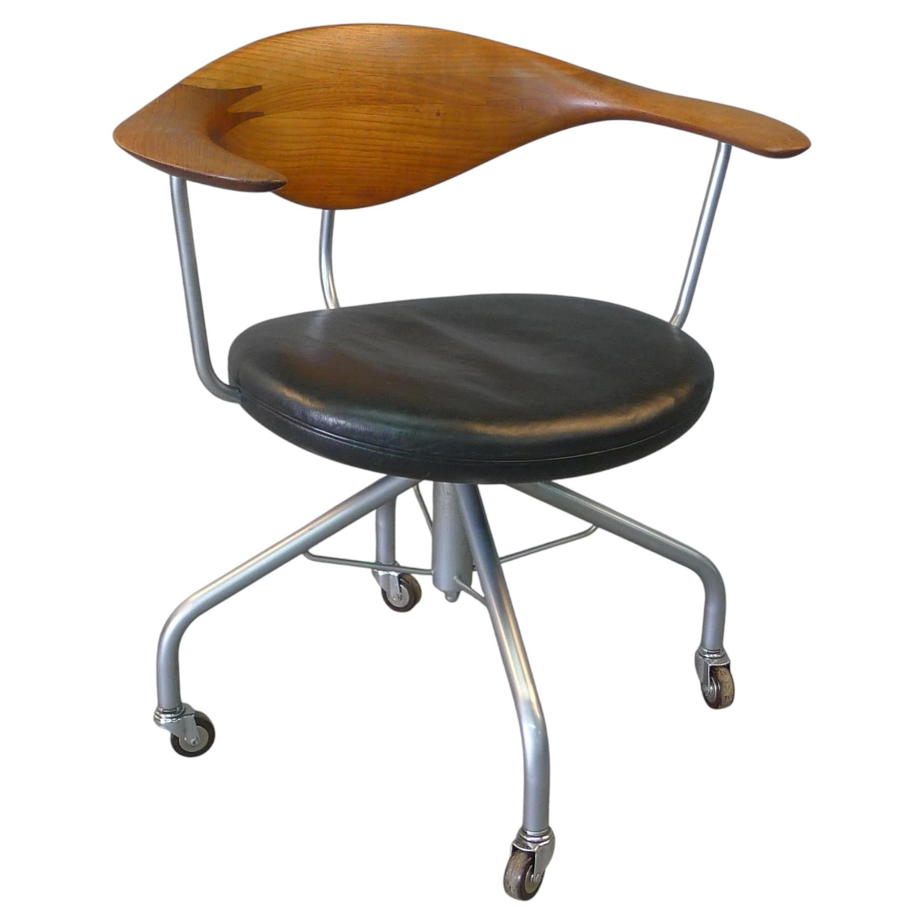 Hans Wegner, Swivel Chair, model JH502, 1st edition with original wheels