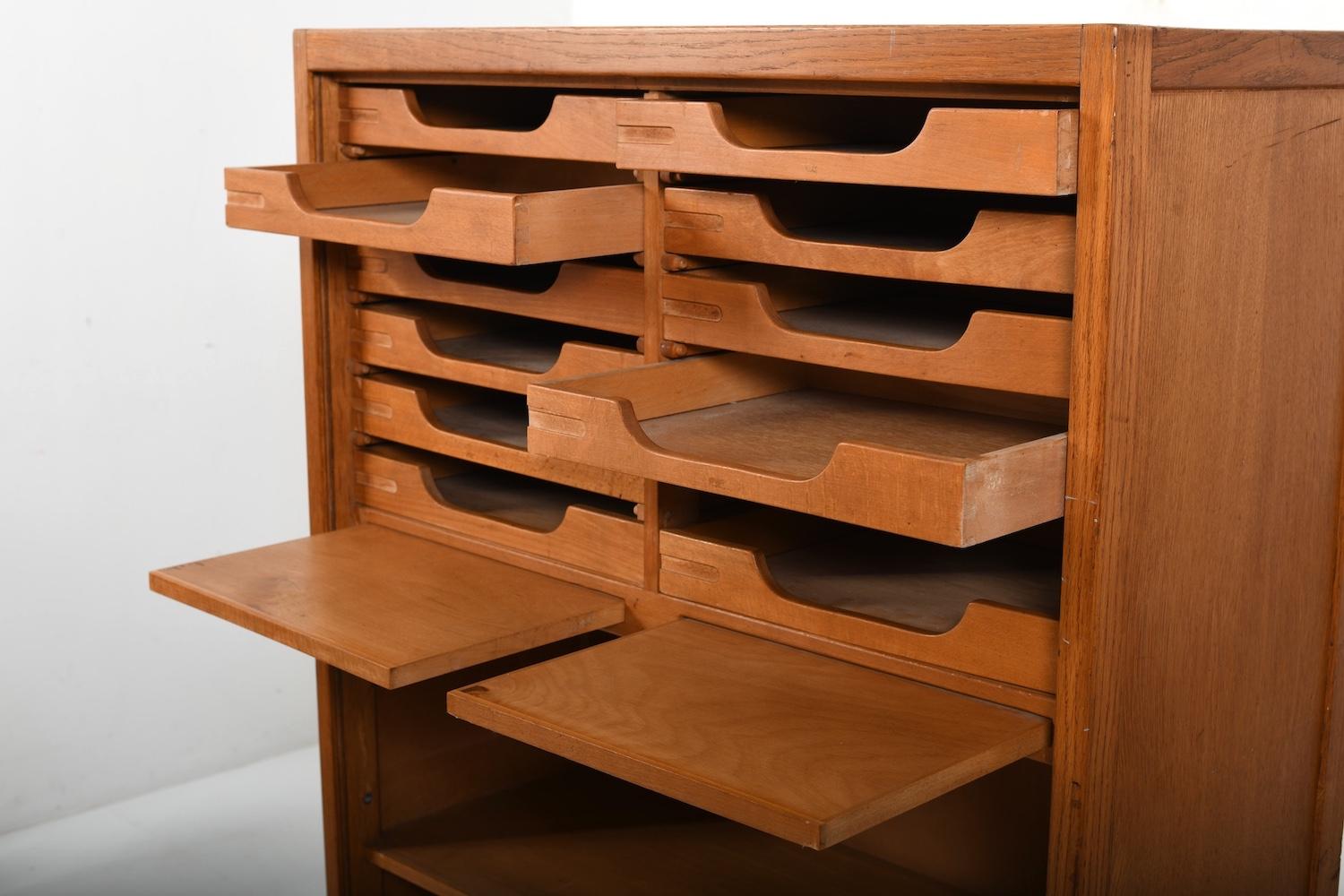 Hans Wegner Rollladenschrank für Plan Møbler 1940er Jahre (Skandinavische Moderne) im Angebot