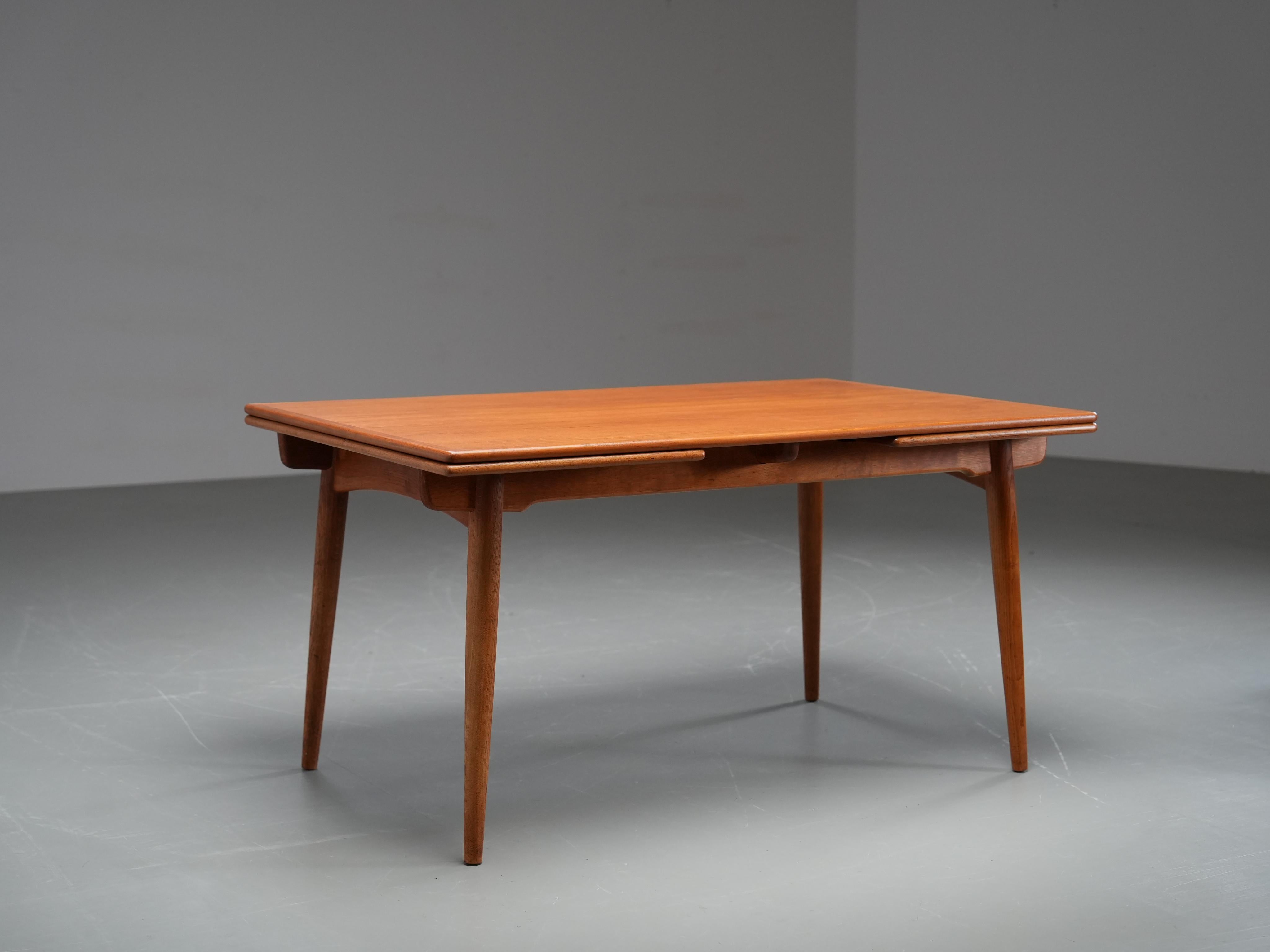 Danois Table de salle à manger en teck et chêne de Hans Wegner 312 pour Andreas Tuck, Danemark, années 1960 en vente
