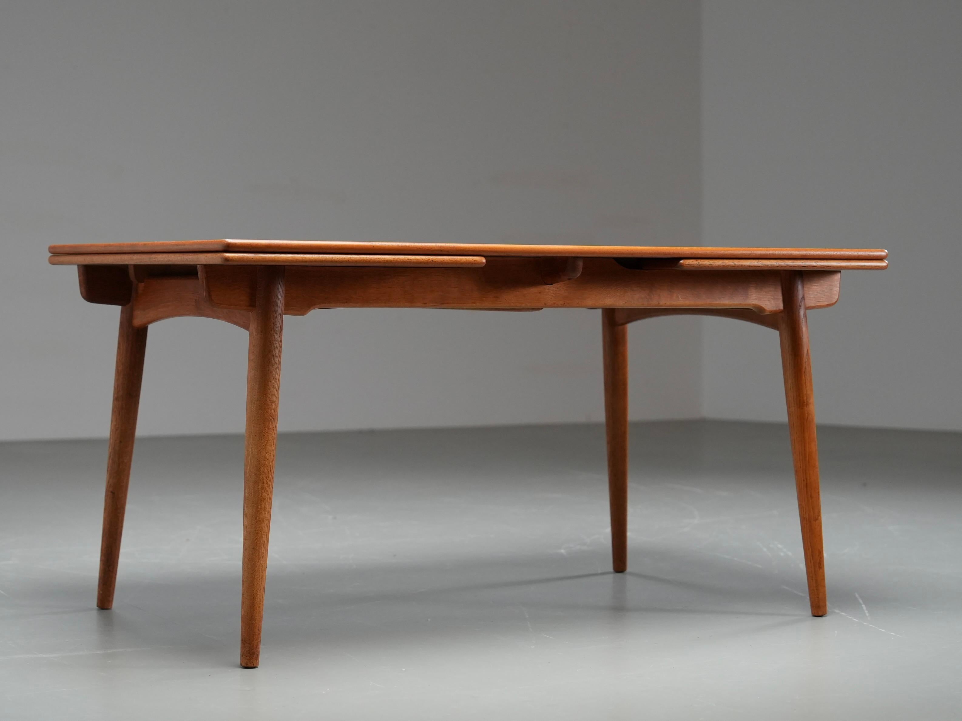 Milieu du XXe siècle Table de salle à manger en teck et chêne de Hans Wegner 312 pour Andreas Tuck, Danemark, années 1960 en vente