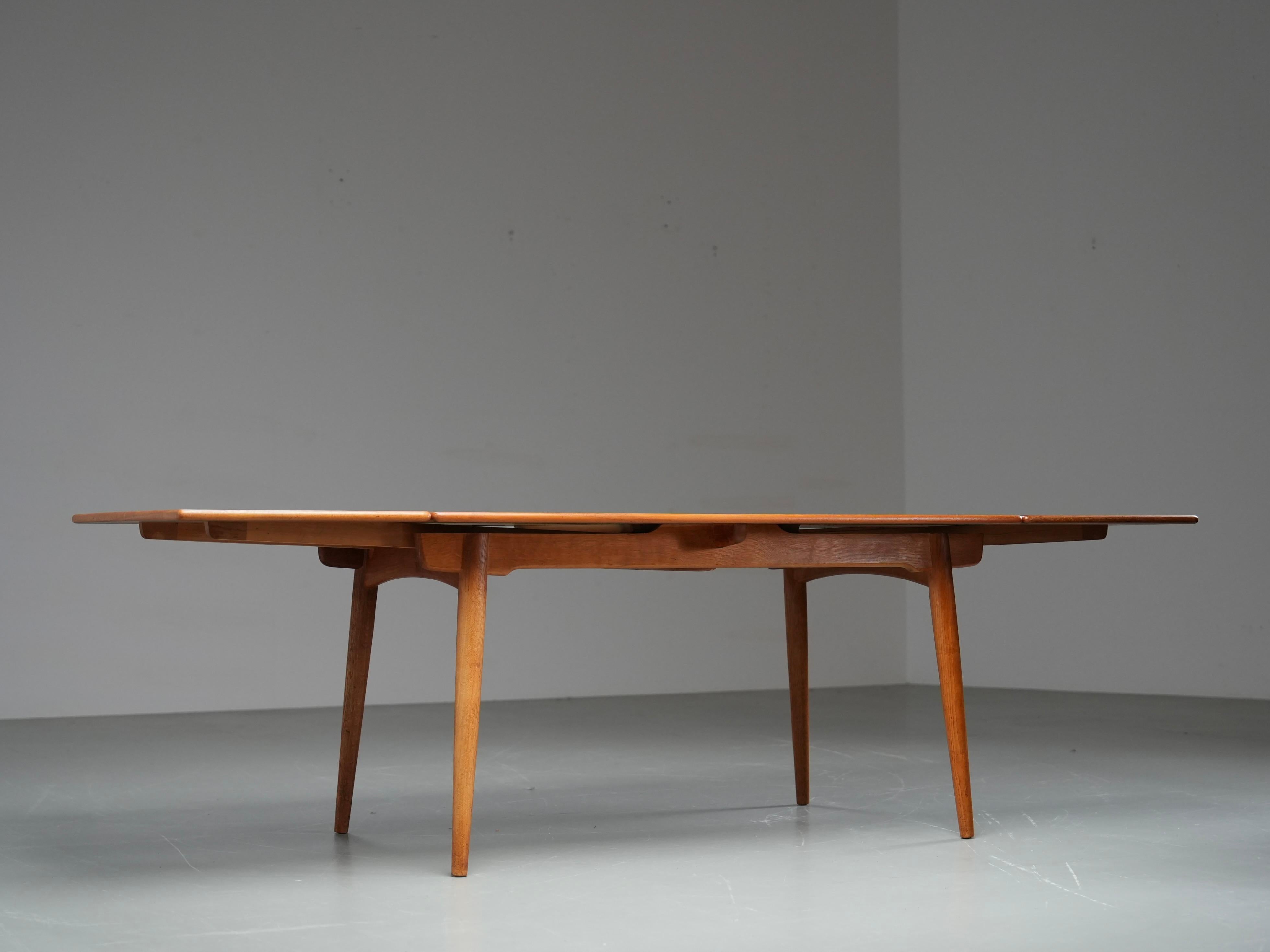 Chêne Table de salle à manger en teck et chêne de Hans Wegner 312 pour Andreas Tuck, Danemark, années 1960 en vente