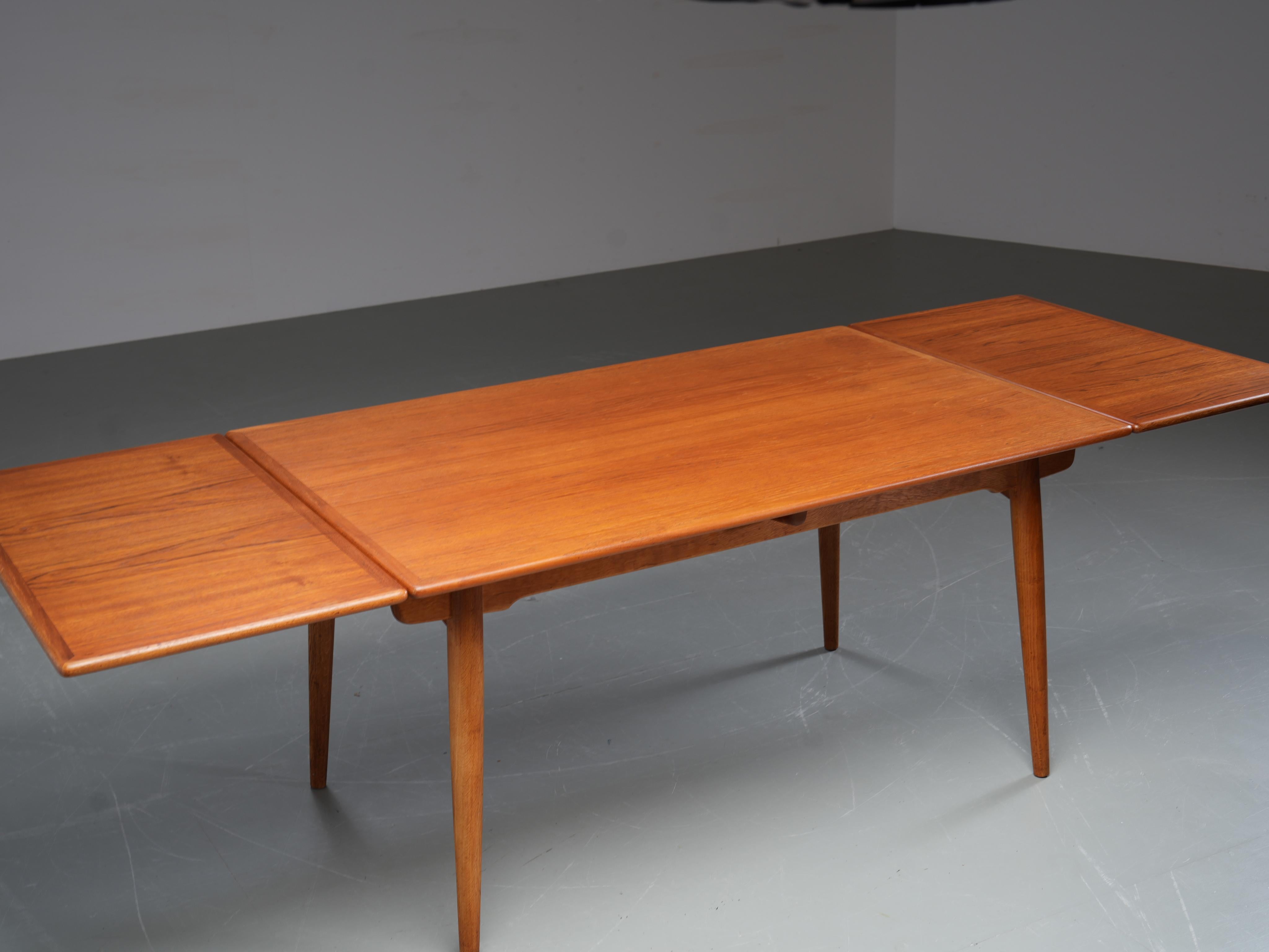 Table de salle à manger en teck et chêne de Hans Wegner 312 pour Andreas Tuck, Danemark, années 1960 en vente 1