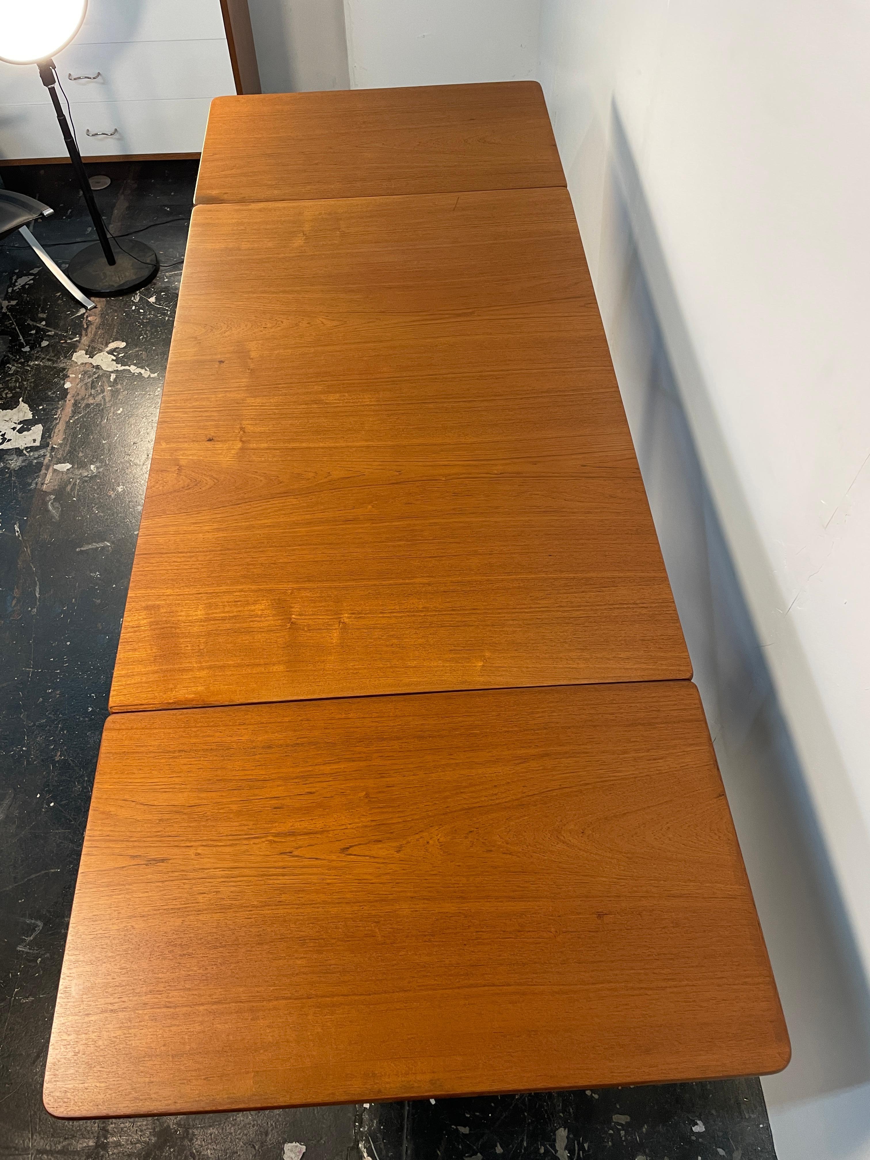 Table de salle à manger Hans Wegner modèle At-309 par Andreas Tuck Bon état - En vente à San Diego, CA