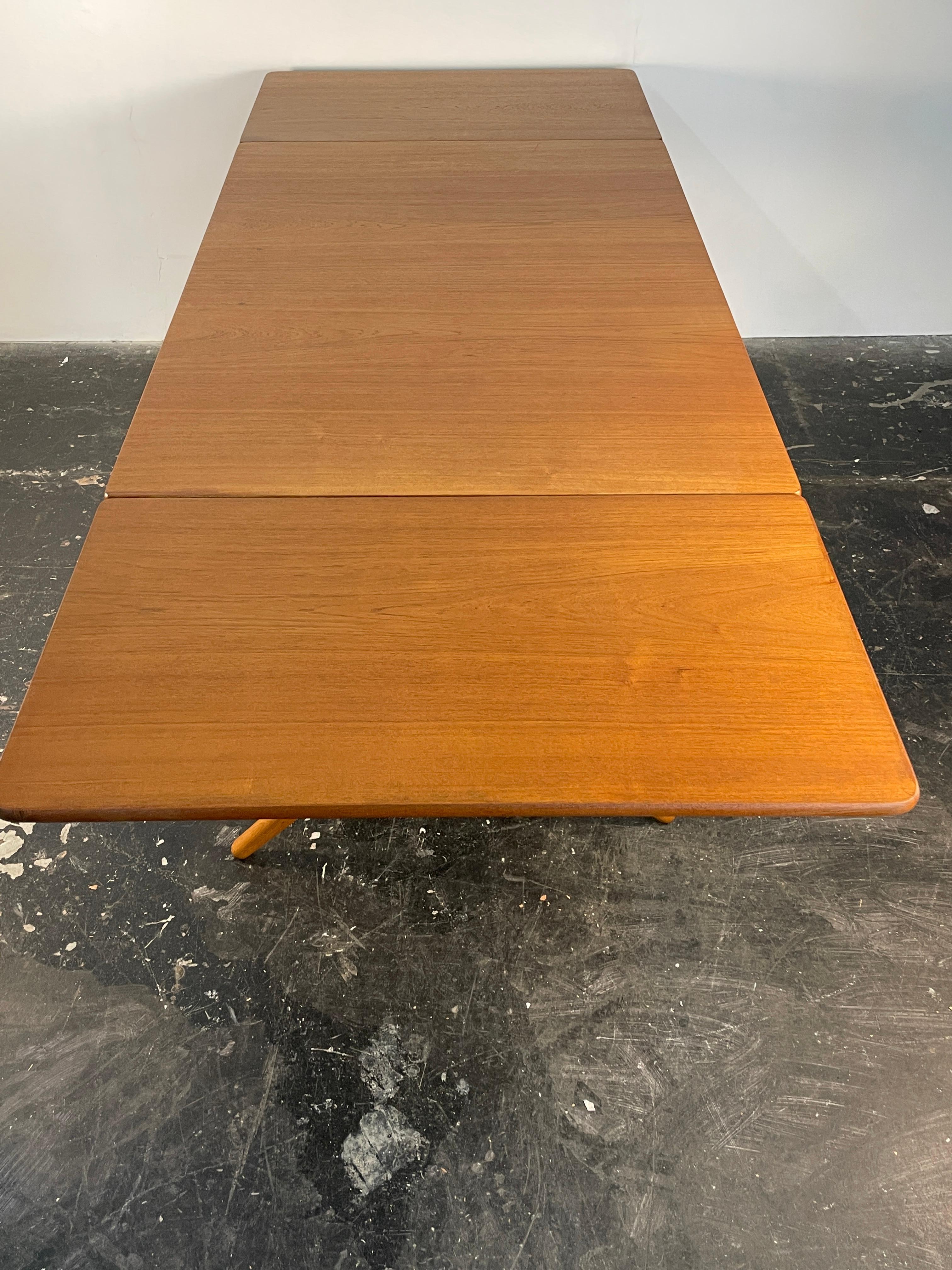Table de salle à manger Hans Wegner modèle At-309 par Andreas Tuck en vente 2