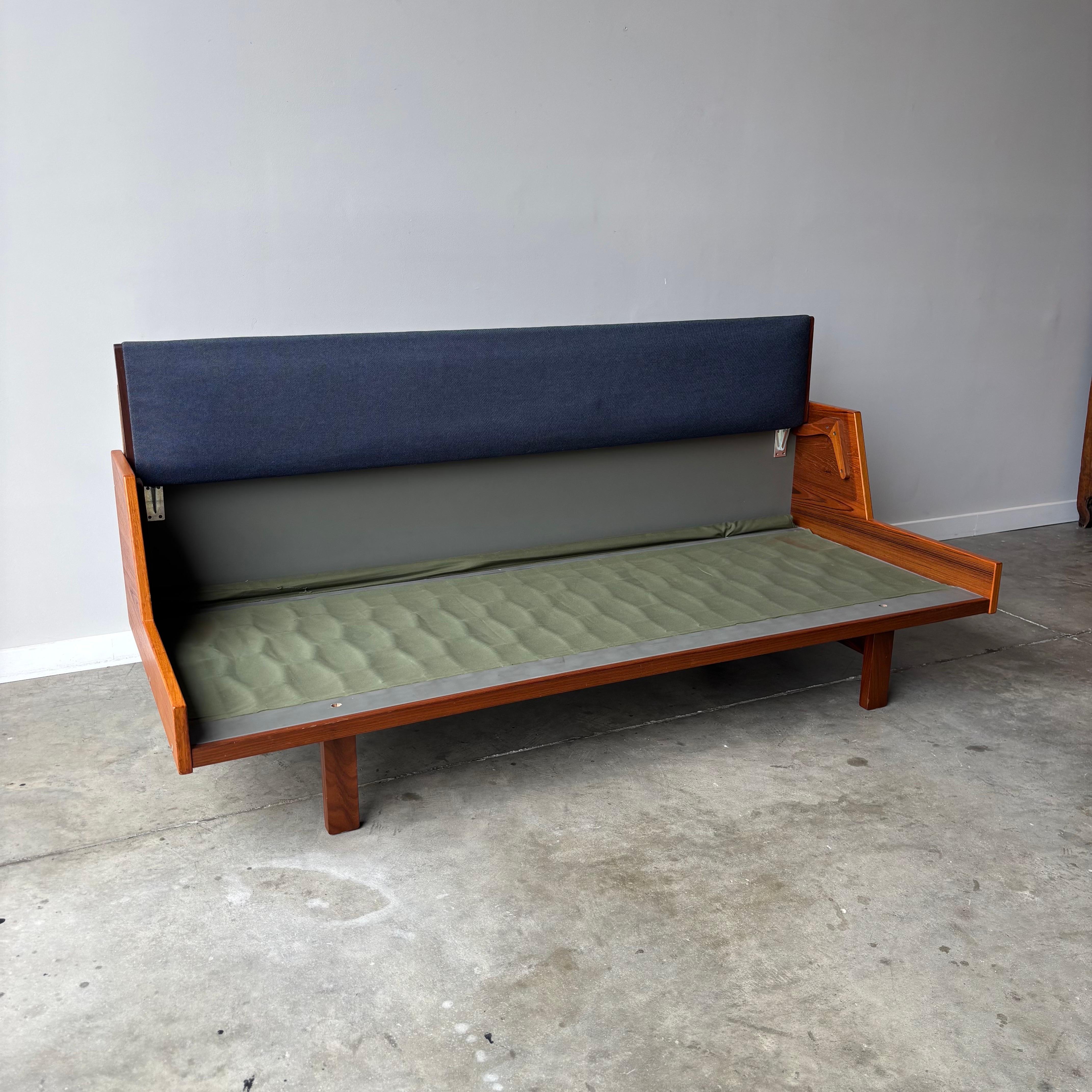 Lit de jour en teck Hans Wegner, par GETAMA en vente 4