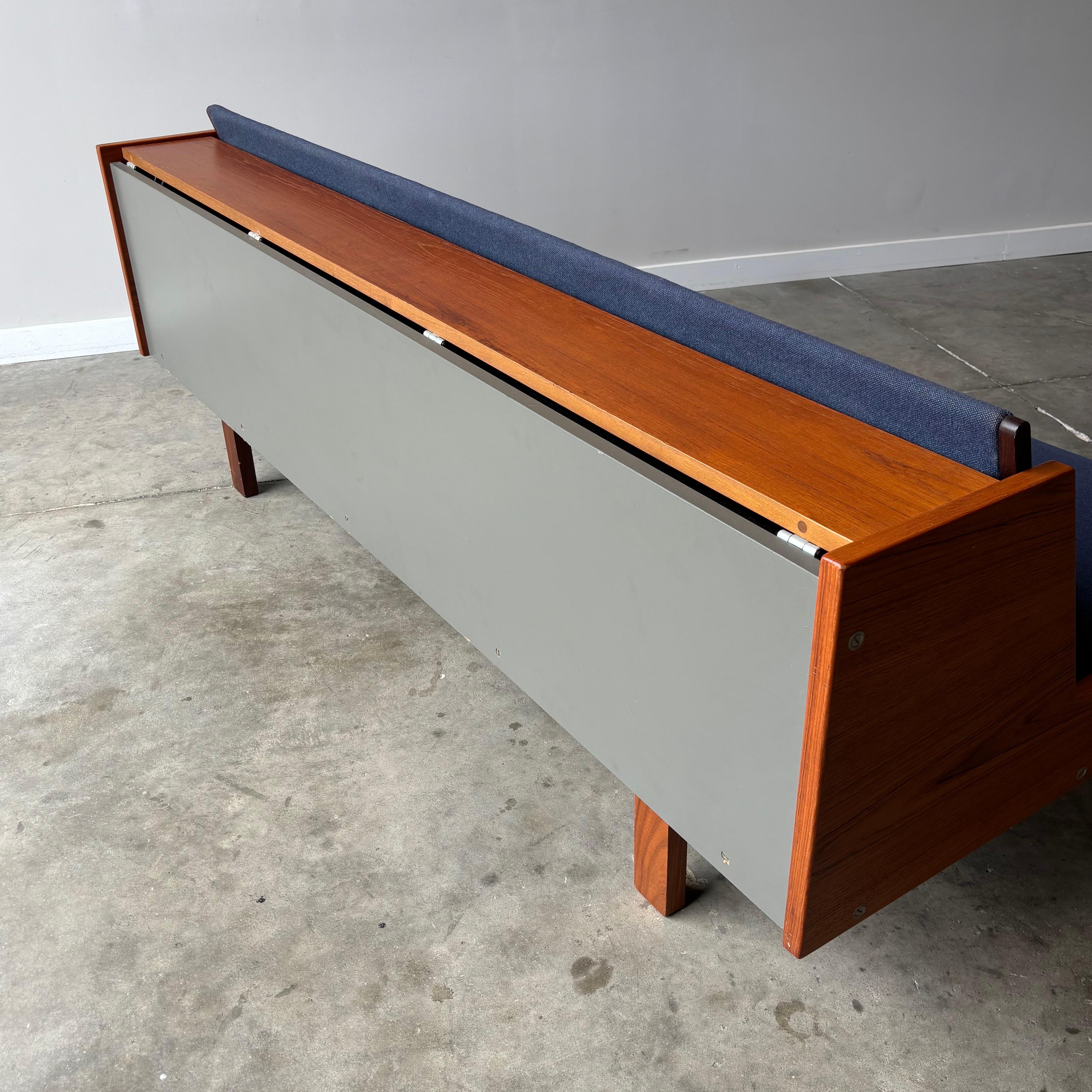 20ième siècle Lit de jour en teck Hans Wegner, par GETAMA en vente