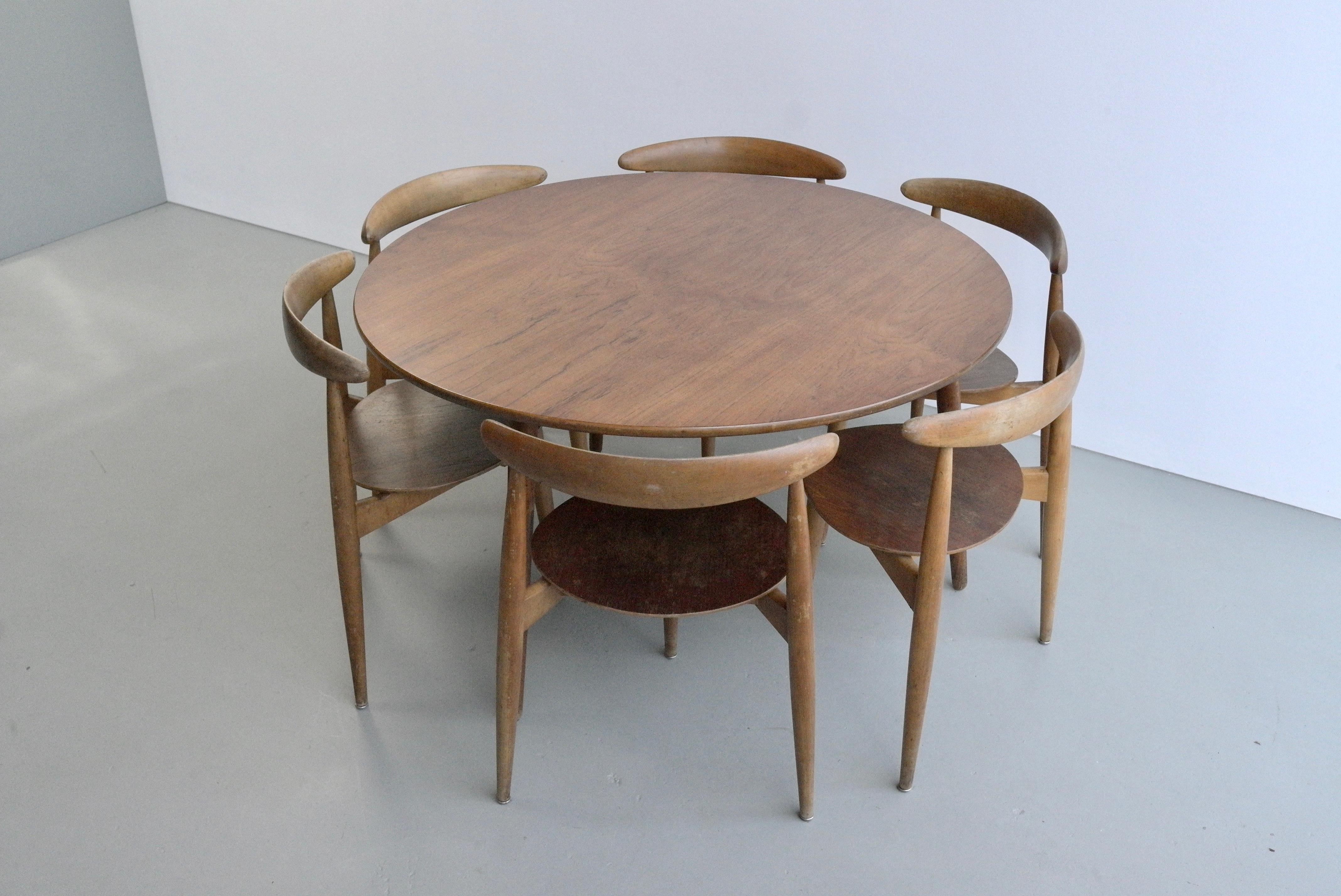 Hans Wegner Teak Dining Table and Six Heart Chairs by Fritz Hansen Denmark 1950s 4