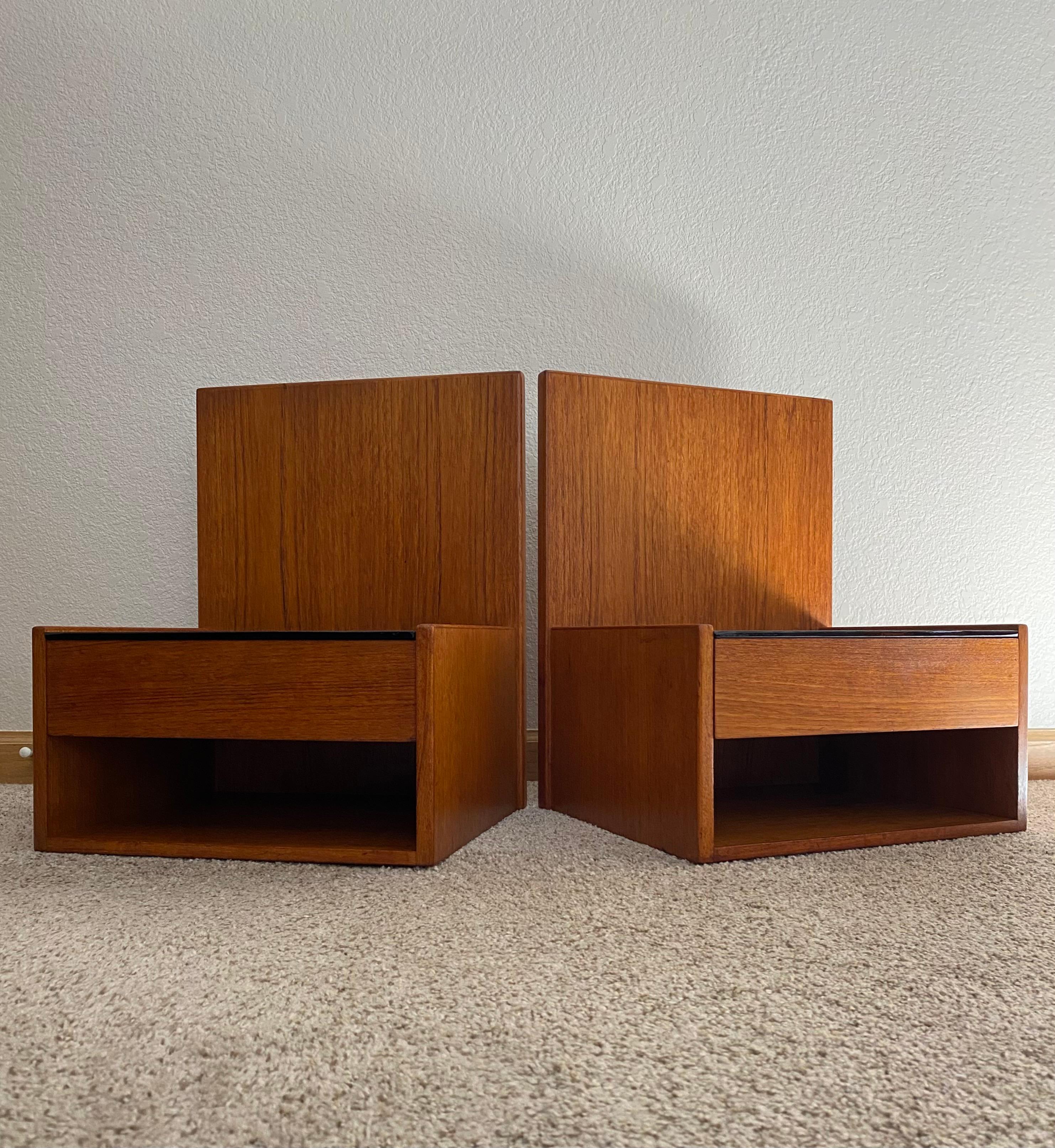Minimalist floating teak nightstands by Hans Wegner for GETAMA with original textured deep amethyst glass tops.

Good Original Vintage Condition; Thoroughly cleaned and oiled with found chip to one area of teak and edge chips to one amethyst glass