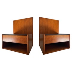 Mesillas de noche "flotantes" de teca Hans Wegner para Getama con cristal amatista texturado