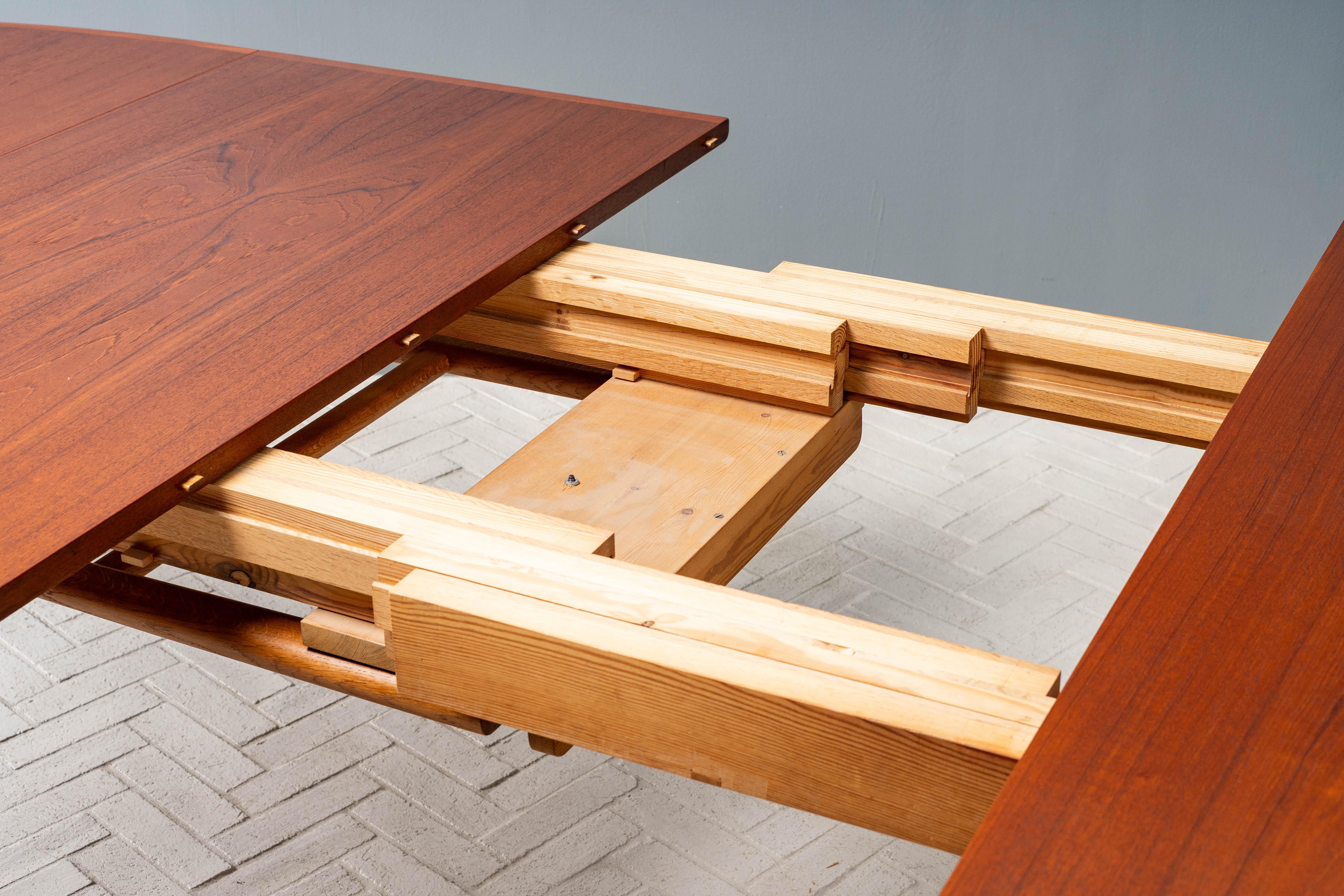 Mesa de comedor Hans Wegner de teca y roble JH-567 en venta 5