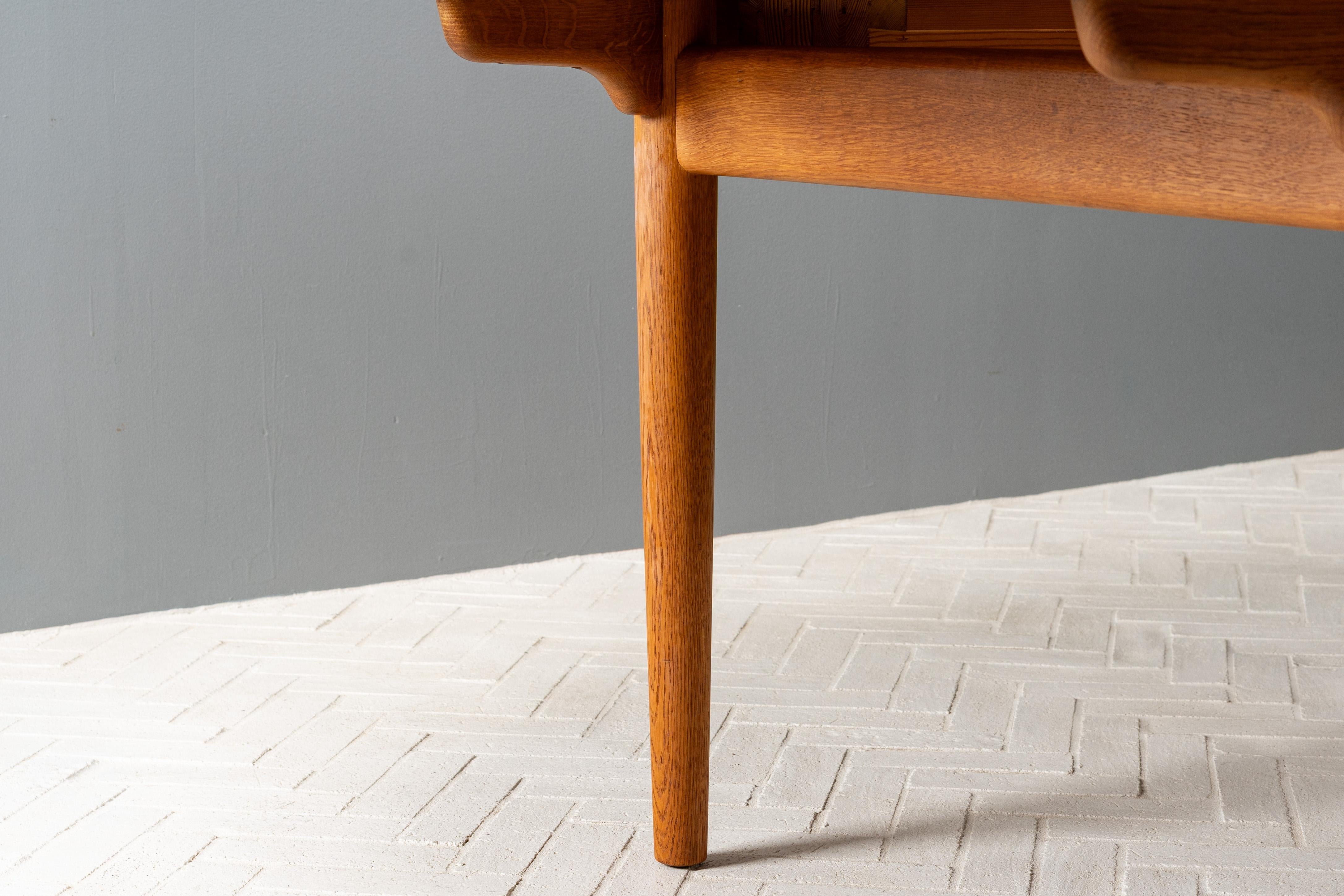 Mesa de comedor Hans Wegner de teca y roble JH-567 en venta 11