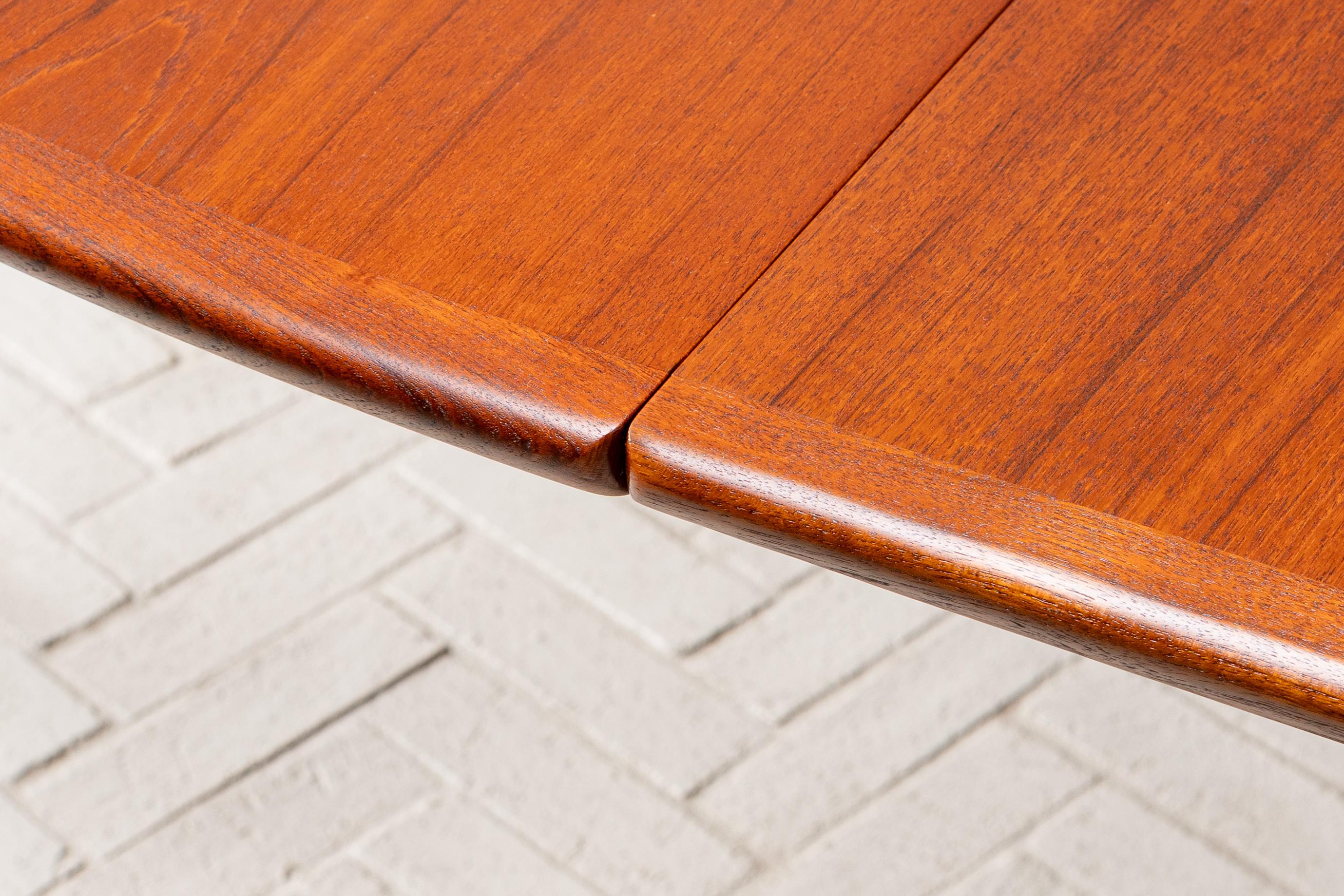 Mesa de comedor Hans Wegner de teca y roble JH-567 en Bueno estado para la venta en Cambridge, US