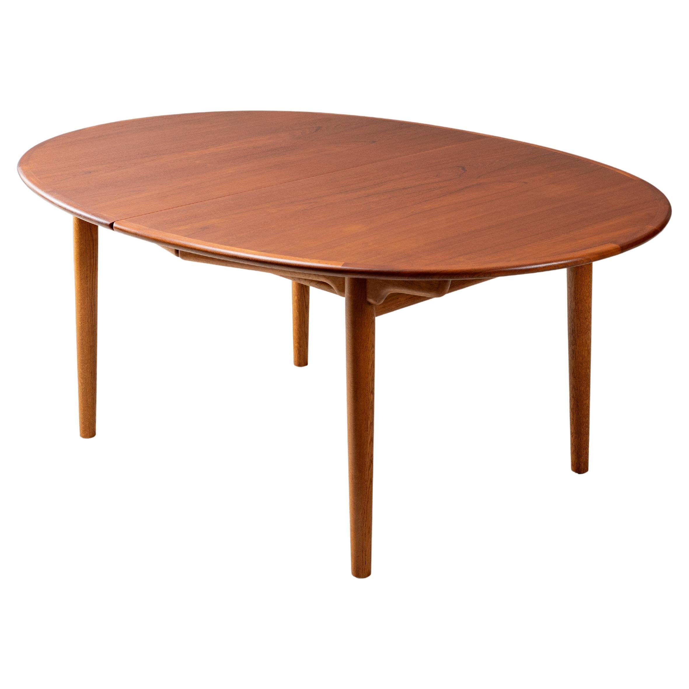 Mesa de comedor Hans Wegner de teca y roble JH-567 en venta